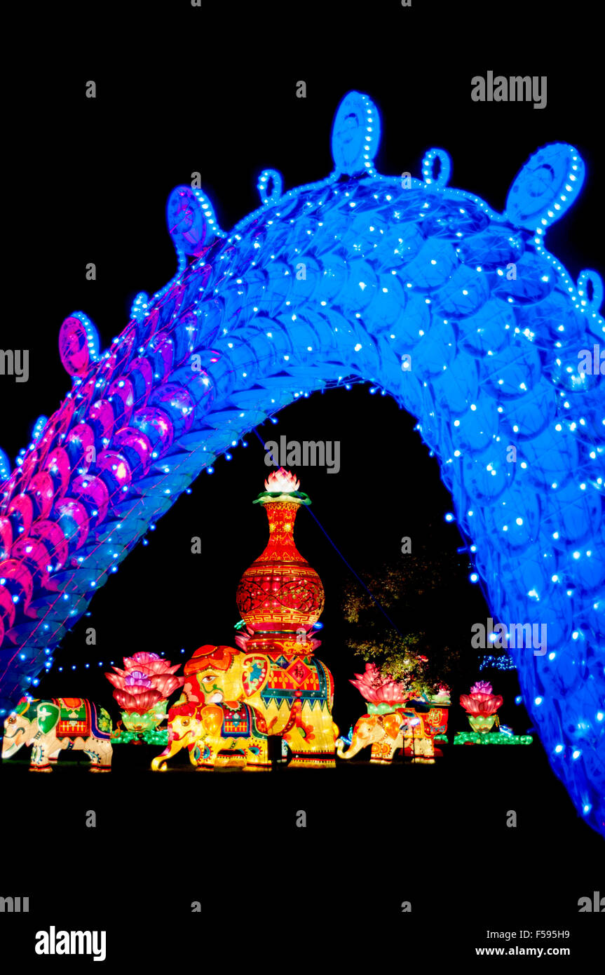 Des lanternes chinoises élaborées sont exposées pour le Festival of Light 2014 à Longleat, Wiltshire, Royaume-Uni Banque D'Images