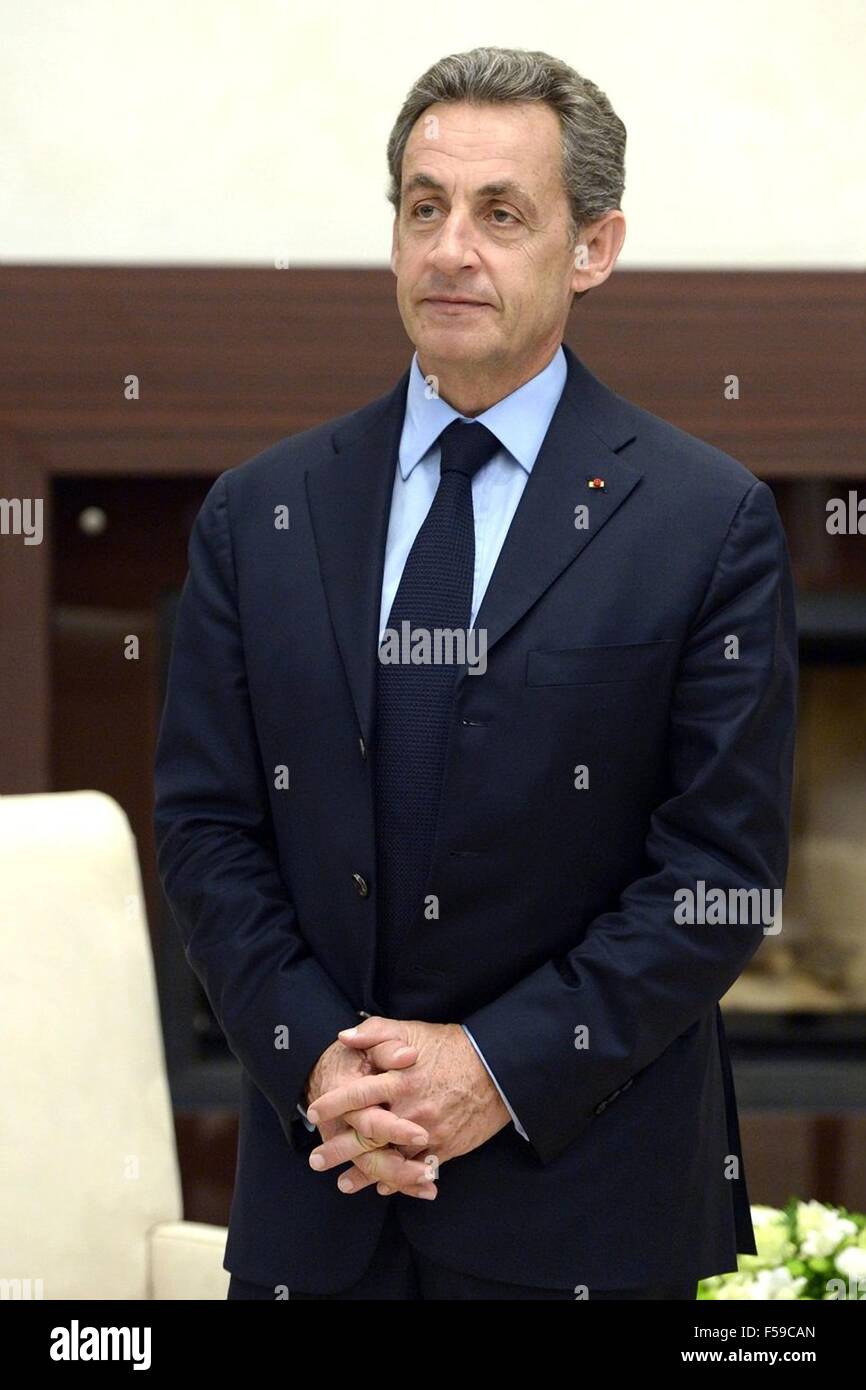 L'ancien président de la République française Nicolas Sarkozy lors d'une réunion avec le président russe Vladimir Poutine à Novo-Ogaryovo, 29 octobre 2015 à Moscou, Russie. Banque D'Images