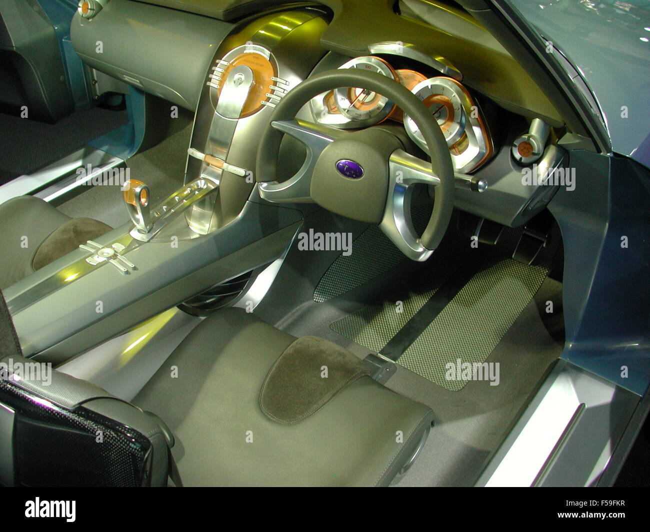 Subaru R1e batterie voiture comme indiqué lors de l'édition 2003 Paris  motorshow - vue intérieure Photo Stock - Alamy