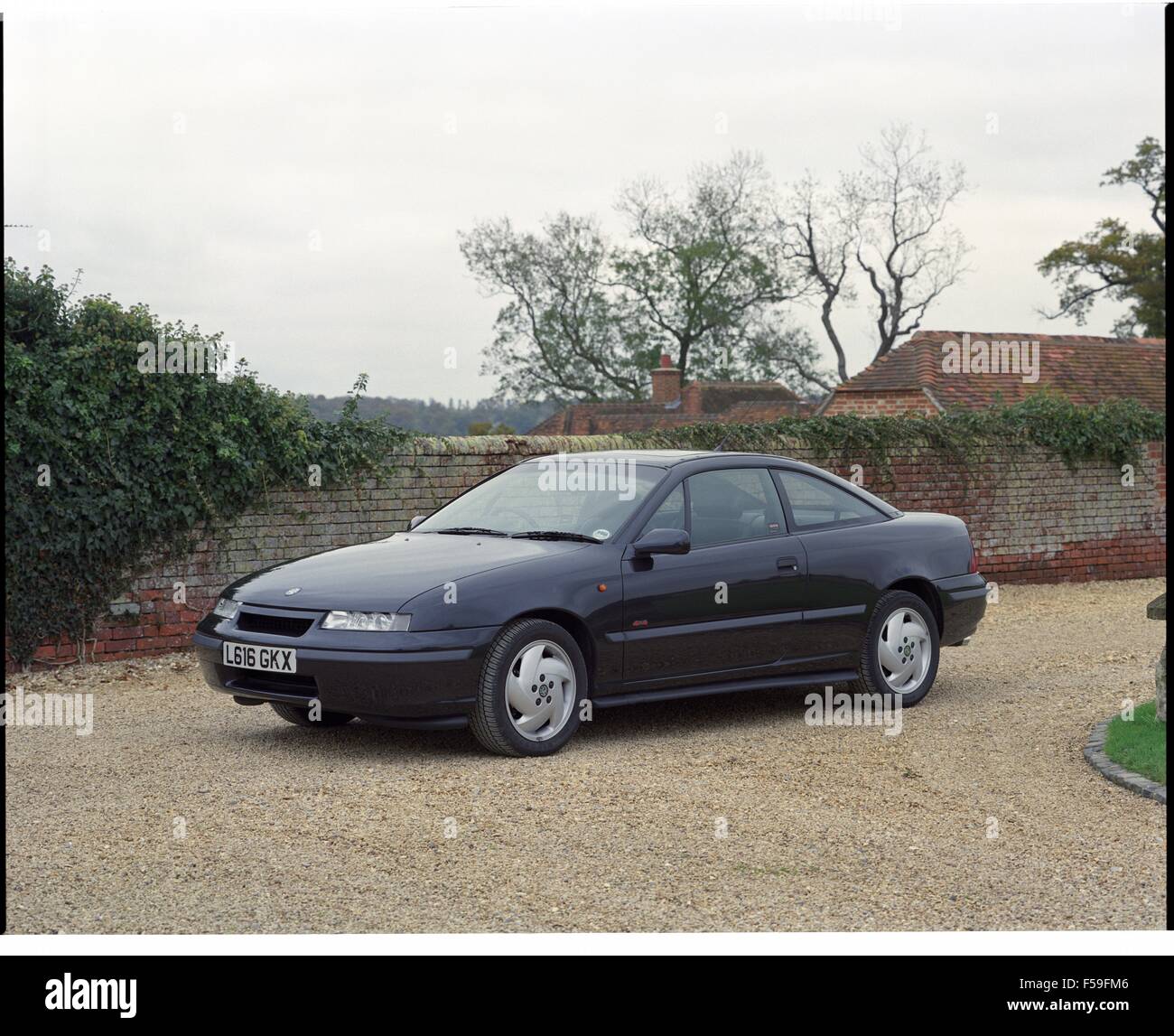 L'Opel Calibra Turbo 4x4 - modèle 1993 en noir Banque D'Images