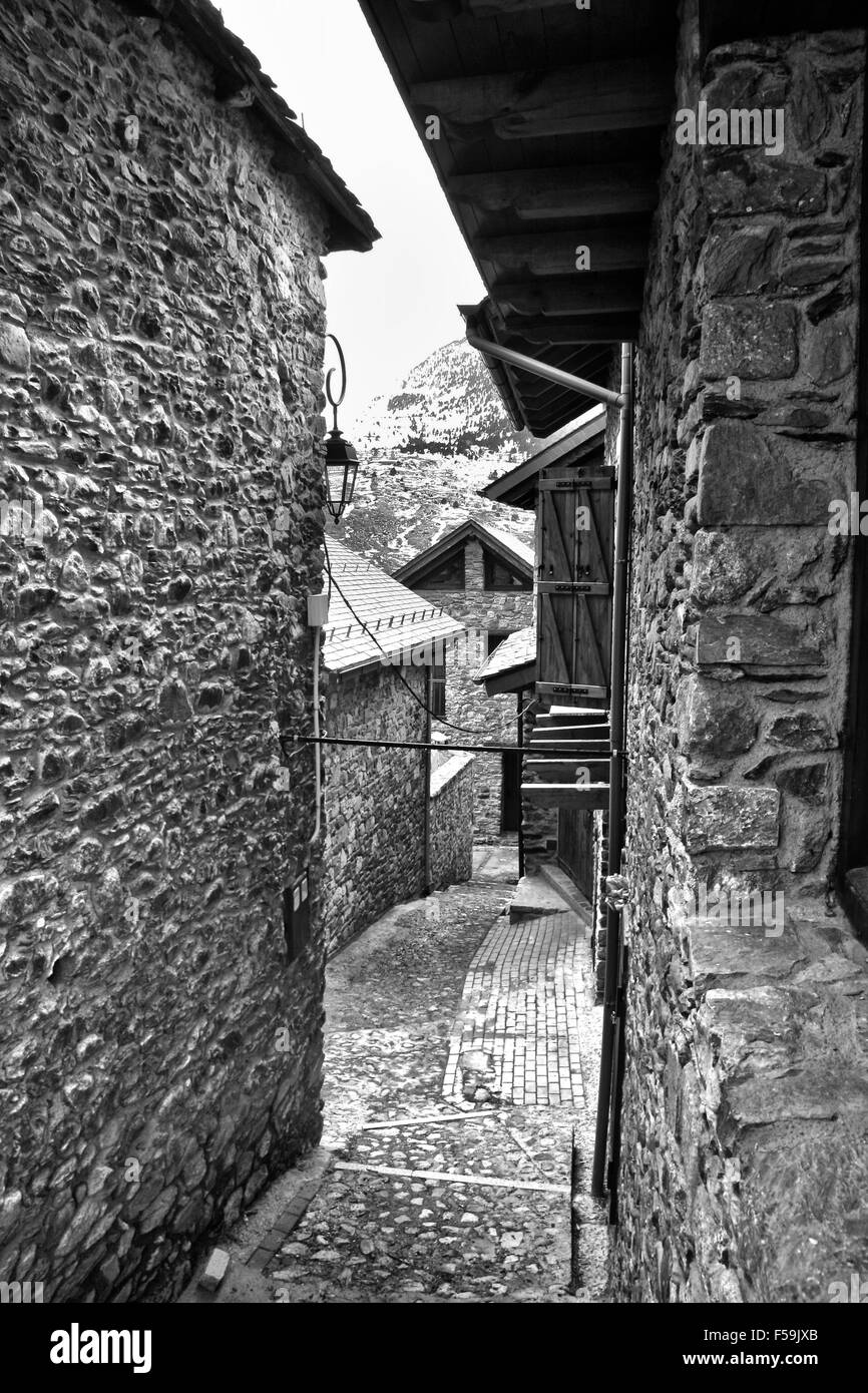 Les rues étroites dans un village à Vall de Boi, une vallée encaissée et d'une petite municipalité de la province de Lleida, dans l'auto Banque D'Images