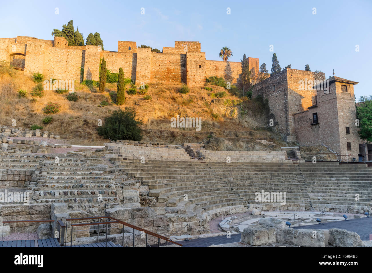 Théâtre romain et l'Alcazaba château. Malaga, Andalousie, espagne. Banque D'Images