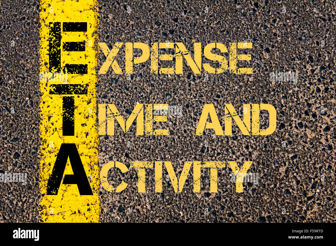 Concept image Acronyme ETA comme temps frais et l'activité écrit plus de signalisation de la ligne de peinture jaune. Banque D'Images