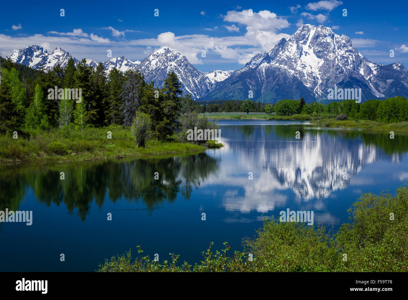 Mont Moran et le Grand Tetons mountain range reflète dans la Snake River dans le Parc National de Grand Teton, Wyoming, États-Unis. Banque D'Images