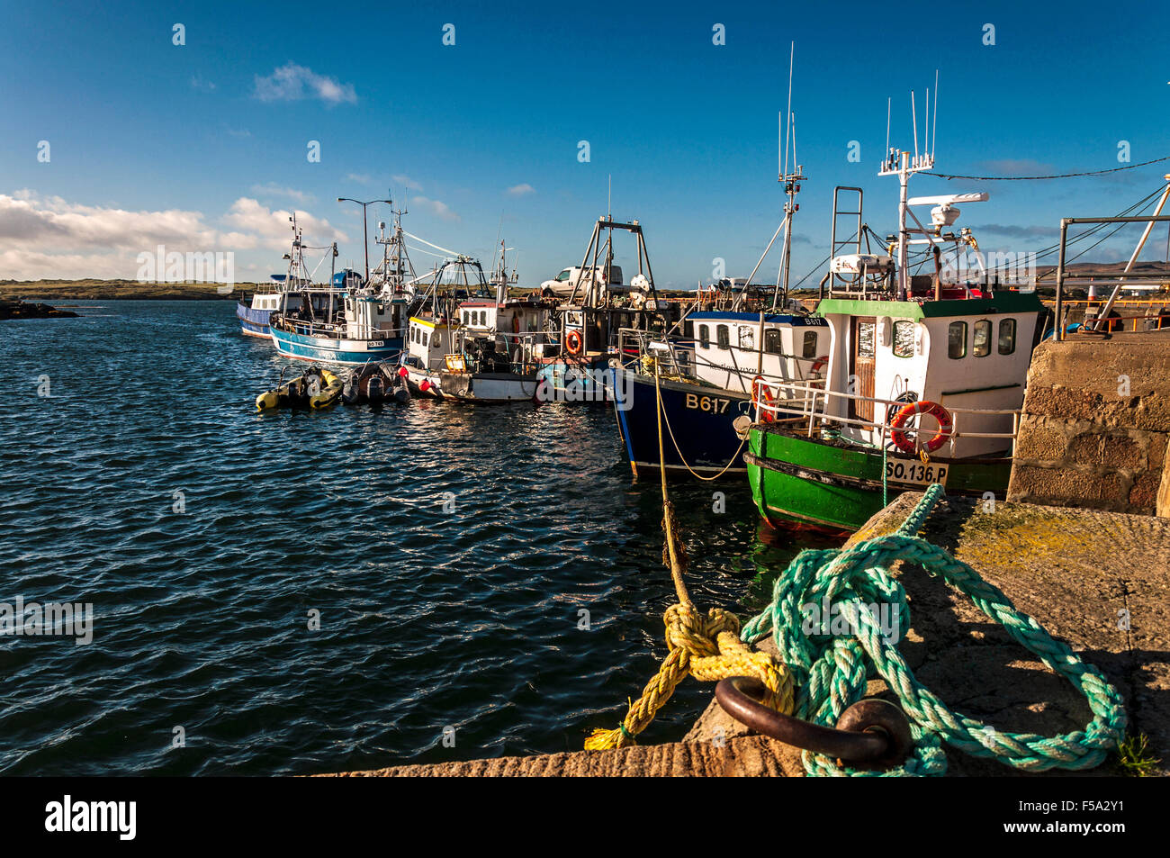 Burtonport, comté de Donegal, Irlande la météo. 31 octobre 2015. Un beau matin, dans la côte ouest de l'Irlande port de pêche sur l'océan Atlantique. Crédit : Richard Wayman/Alamy Live News Banque D'Images