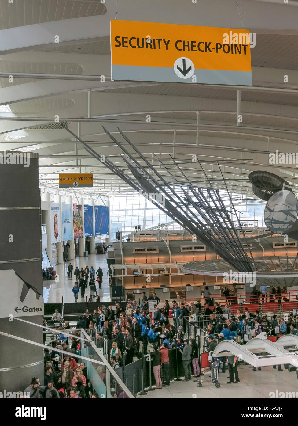 Point de contrôle de sécurité de la TSA dans l'aérogare 1 à l'aéroport international John F. Kennedy, New York Banque D'Images