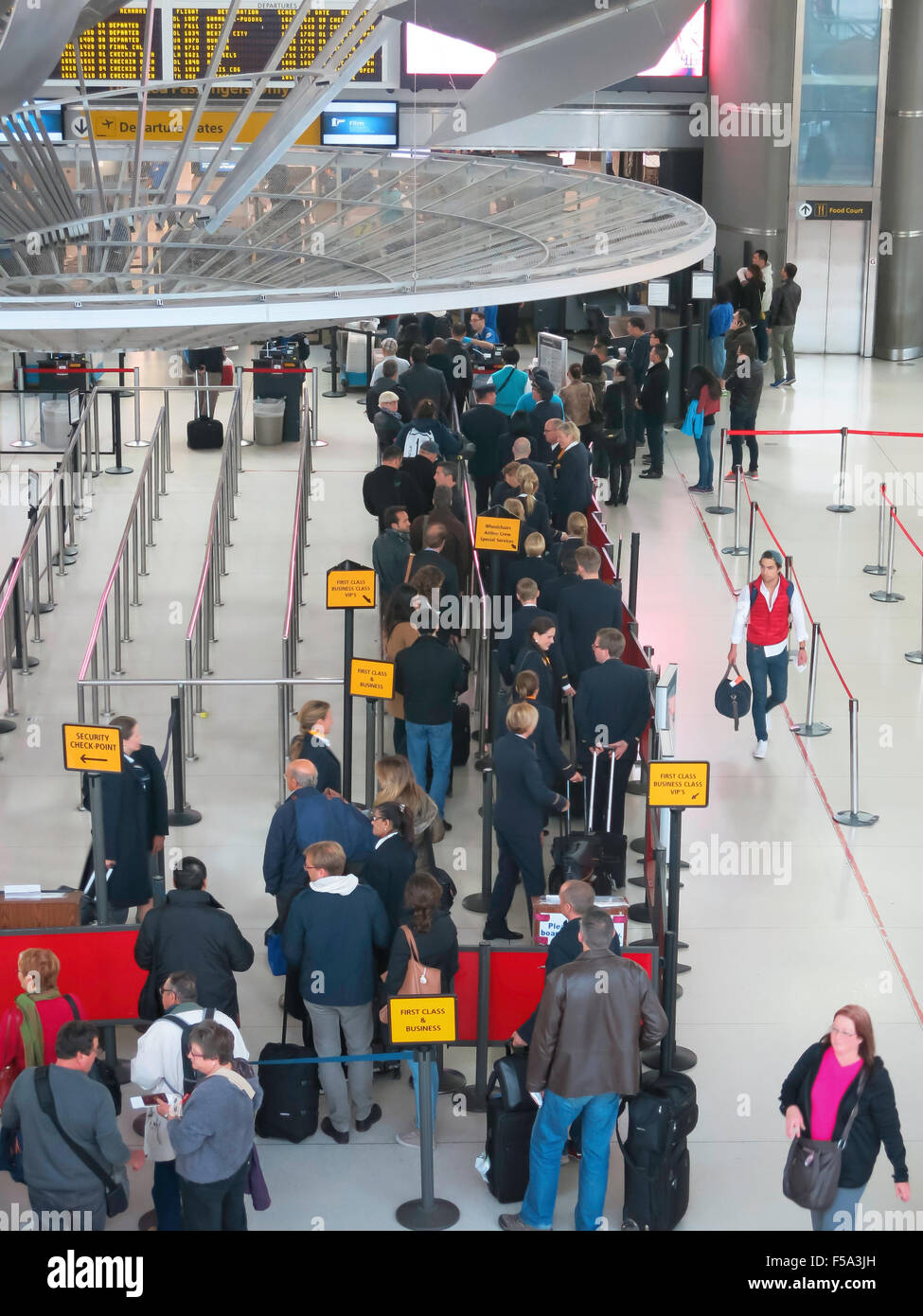 Point de contrôle de sécurité de la TSA dans l'aérogare 1 à l'aéroport international John F. Kennedy, New York Banque D'Images