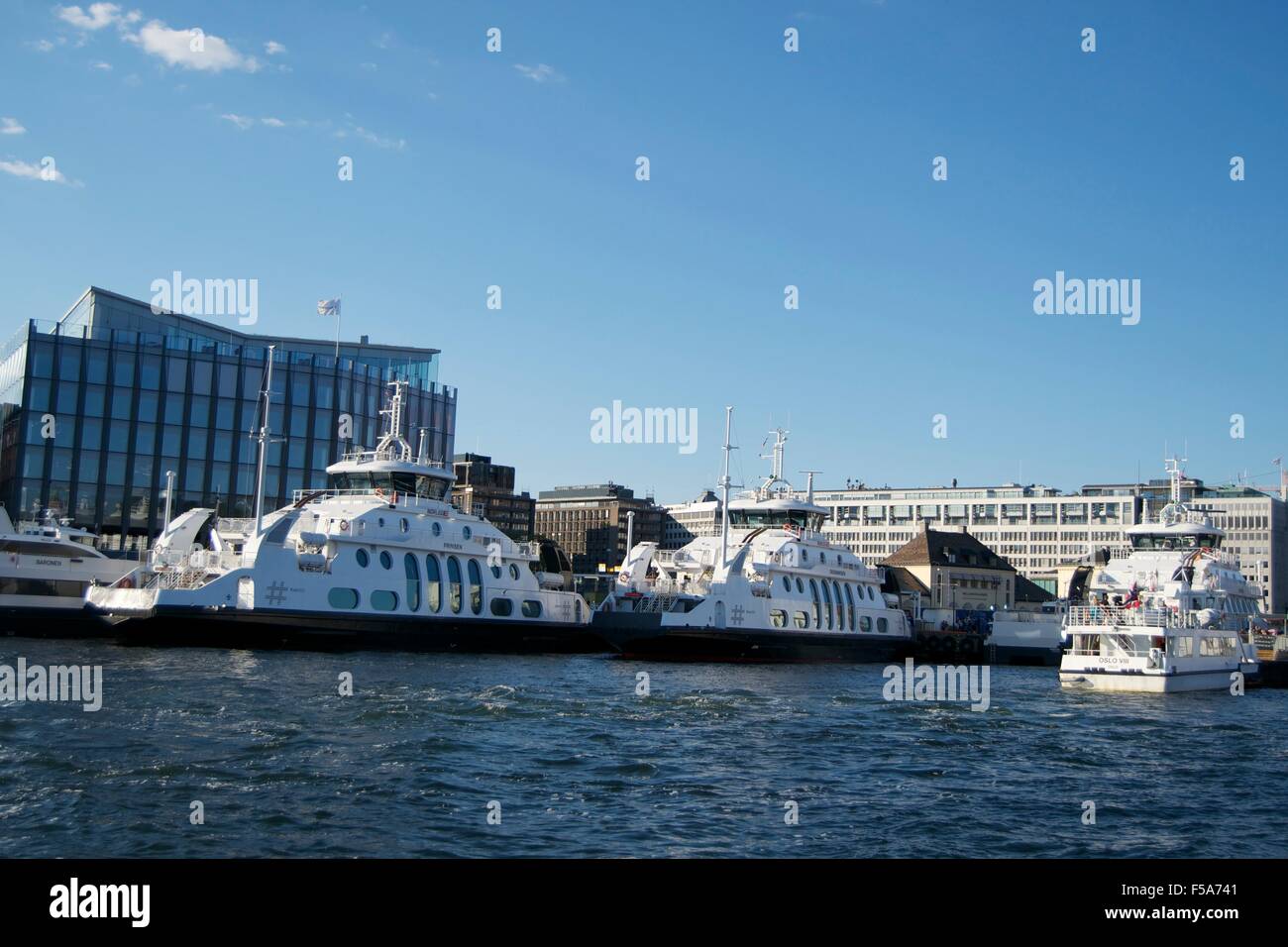 Sail Yacht Harbour Pier d'eau des navires de mer d'Oslo Banque D'Images