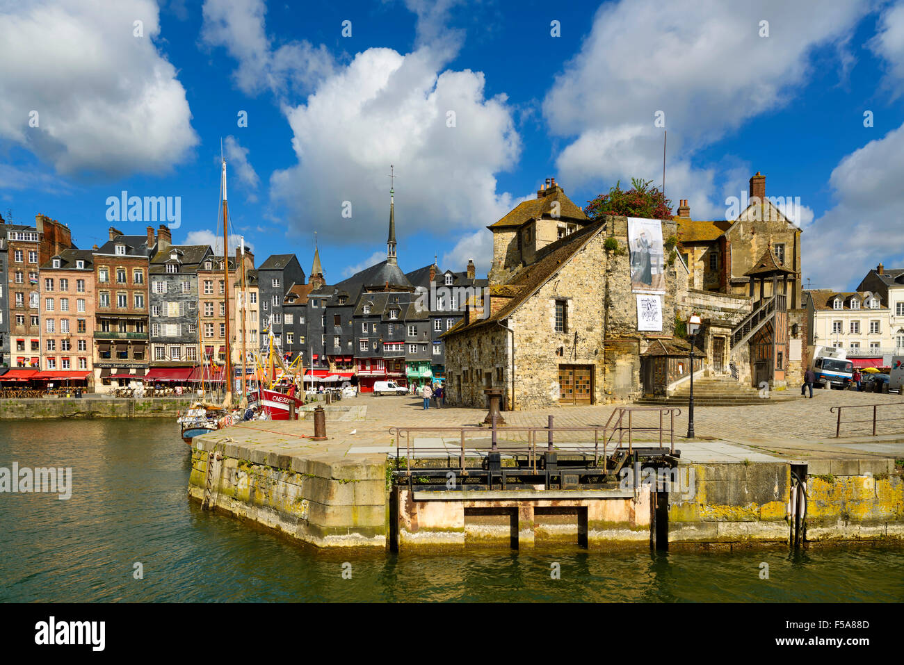 Honfleur port du village. Normandie, France Banque D'Images