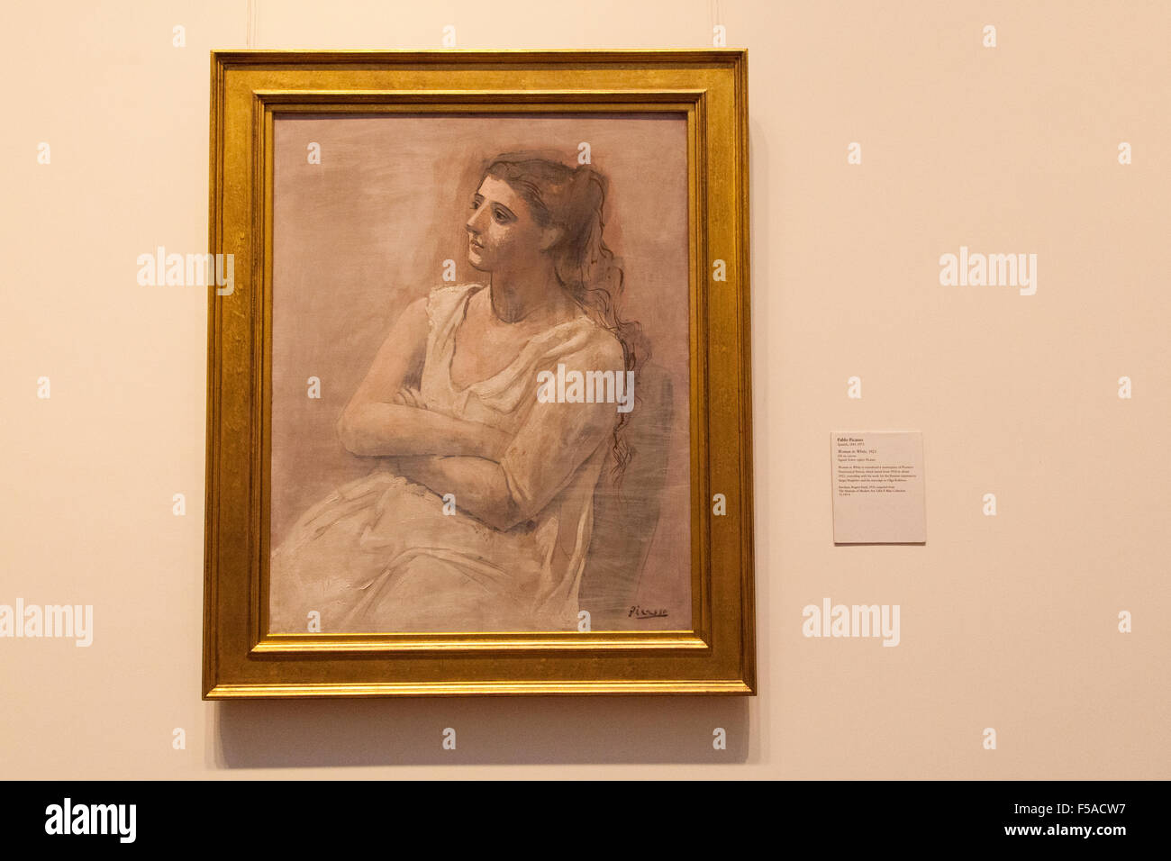 Femme en blanc 1923 de Pablo Picasso au Metropolitan Museum of art ou le Met, Cinquième Avenue, New York City, États-Unis Banque D'Images