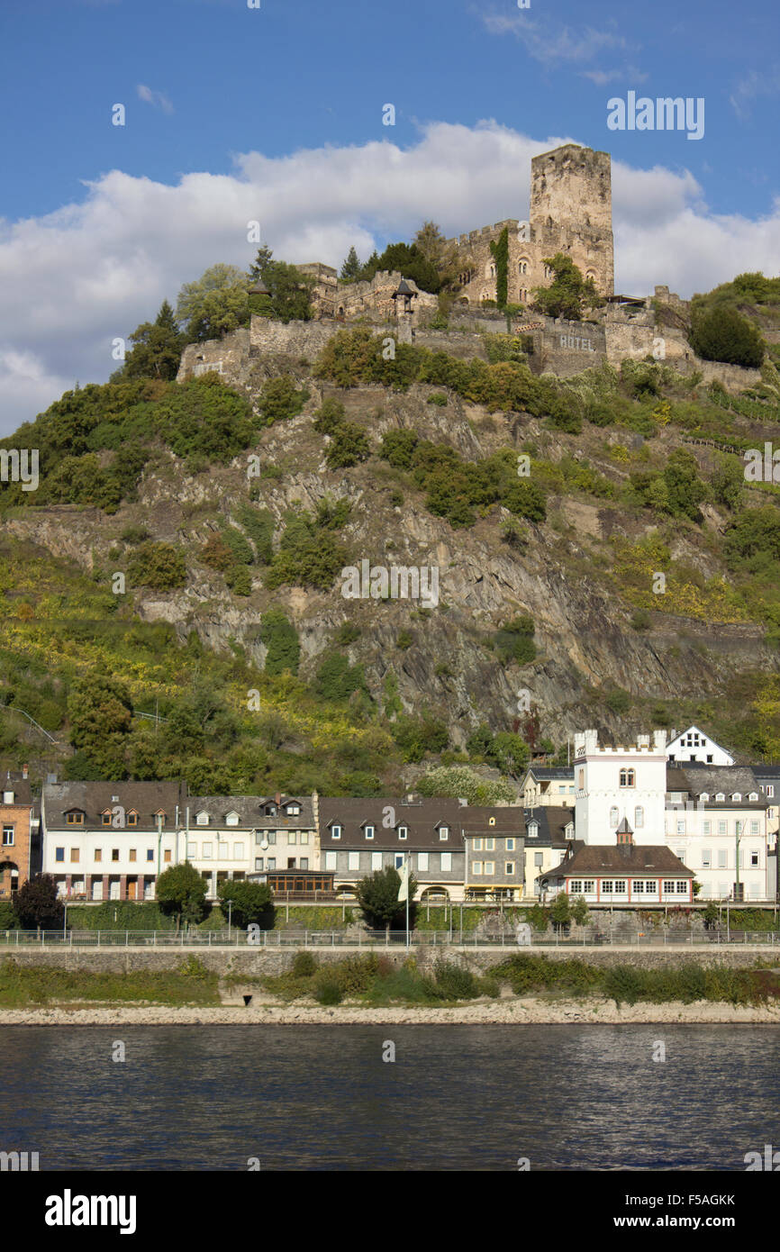 Château transformé en hôtel le long du Rhin, en Allemagne. Banque D'Images