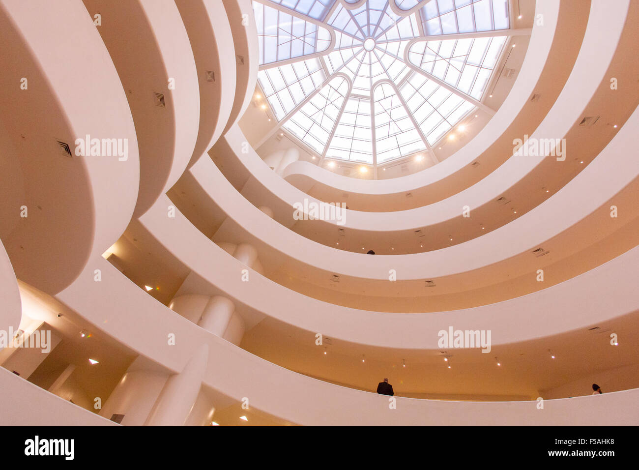 Le Musée Guggenheim de New York City, États-Unis d'Amérique. Conçu par Frank Lloyd Wright. Banque D'Images