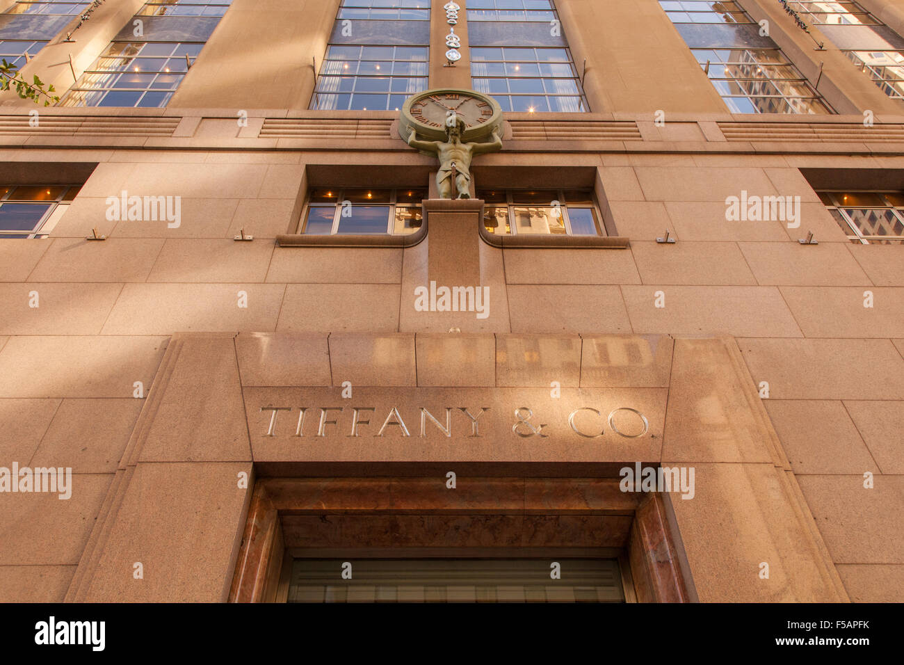 Boutique de bijoux Tiffany & Co. de la 5ème Avenue, Manhattan, New York  City, NY United States of America, USA Photo Stock - Alamy