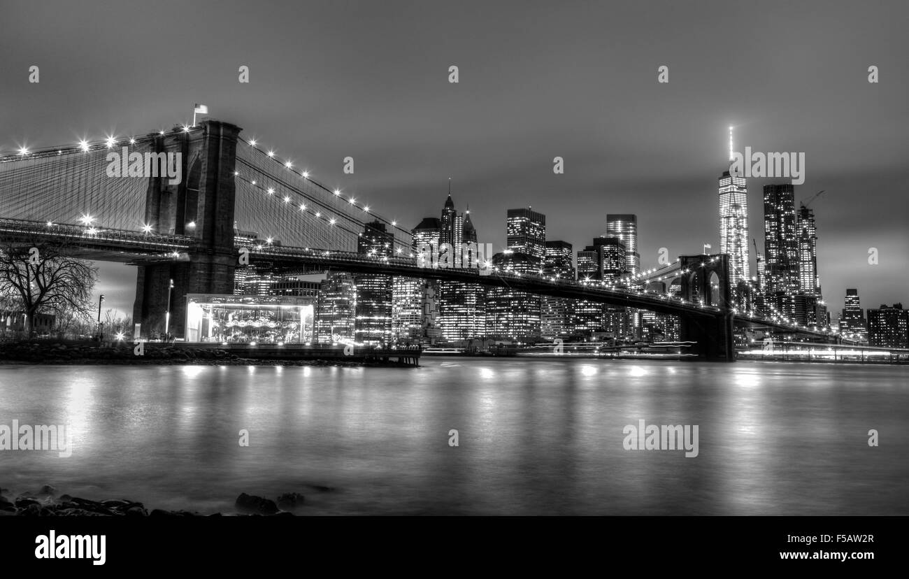 Brooklyn Bridge at Dusk, New York City. Banque D'Images