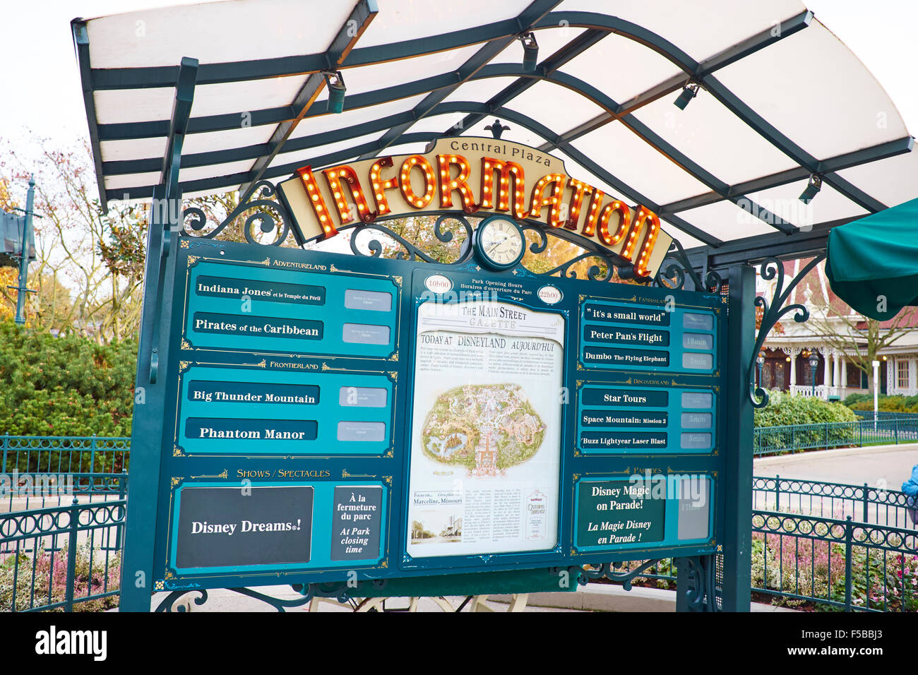 Point Information à l'intérieur de Disneyland Paris Marne-la-Vallée Chessy France Banque D'Images