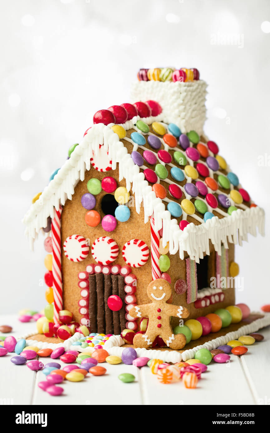 Gingerbread House décoré de bonbons colorés Banque D'Images