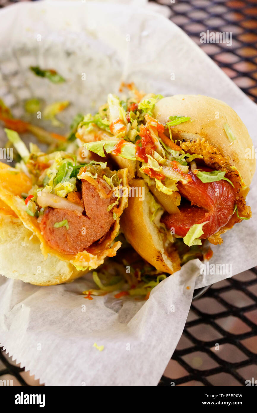 Garbo's Grill panier alimentaire , kogidog, Key West Florida USA Nourriture Incroyable nichée entre le grognement Bar et un parking sur Caroline Banque D'Images Garbo's Grill panier alimentaire , kogidog, Key West Florida USA Nourriture Incroyable nichée entre le grognement Bar et un parking sur Caroline Banque D'Images
