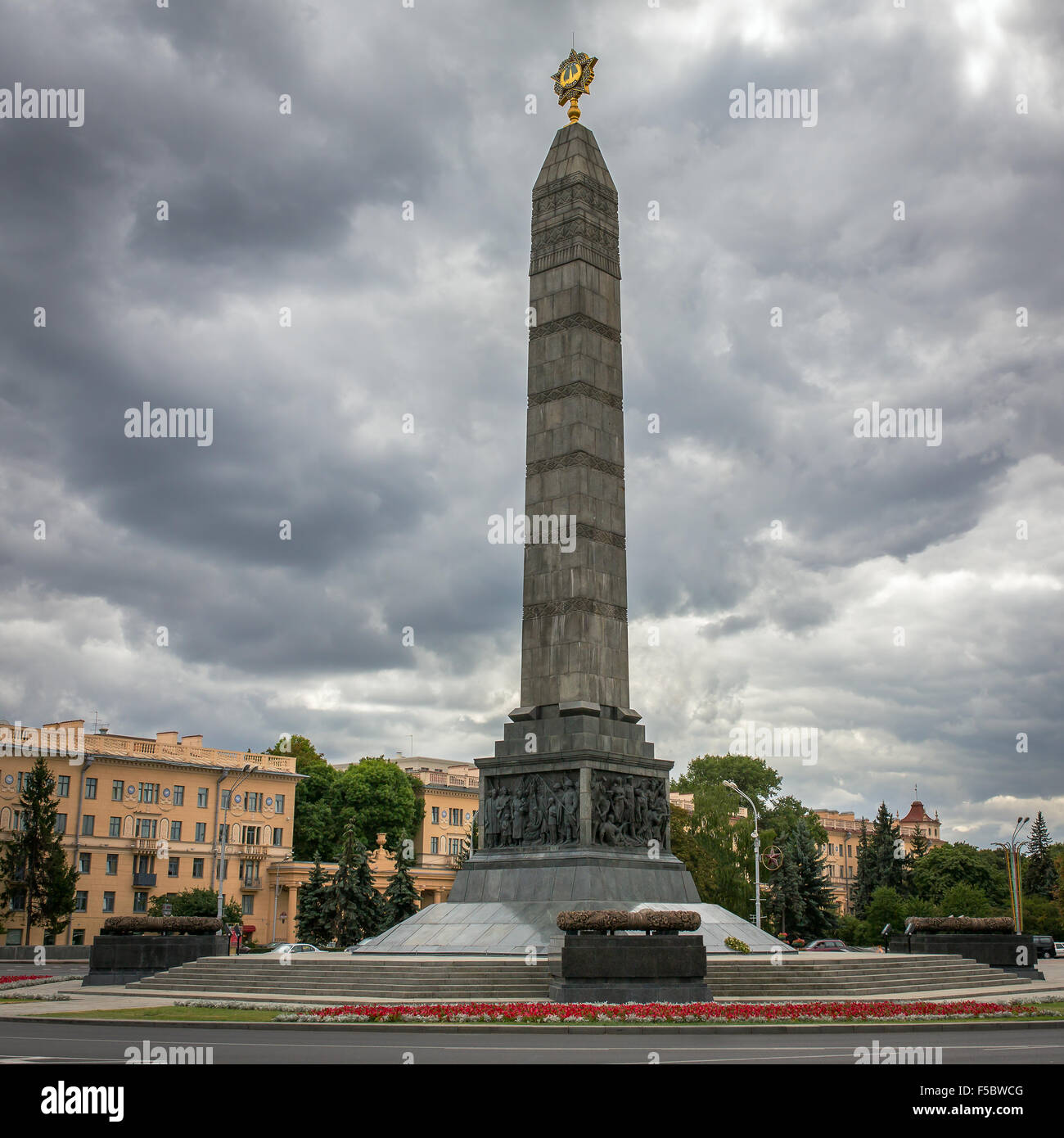 Monument en l'honneur de la victoire de l'armée soviétique soldats et partisans du Bélarus dans la Grande Guerre Patriotique Banque D'Images