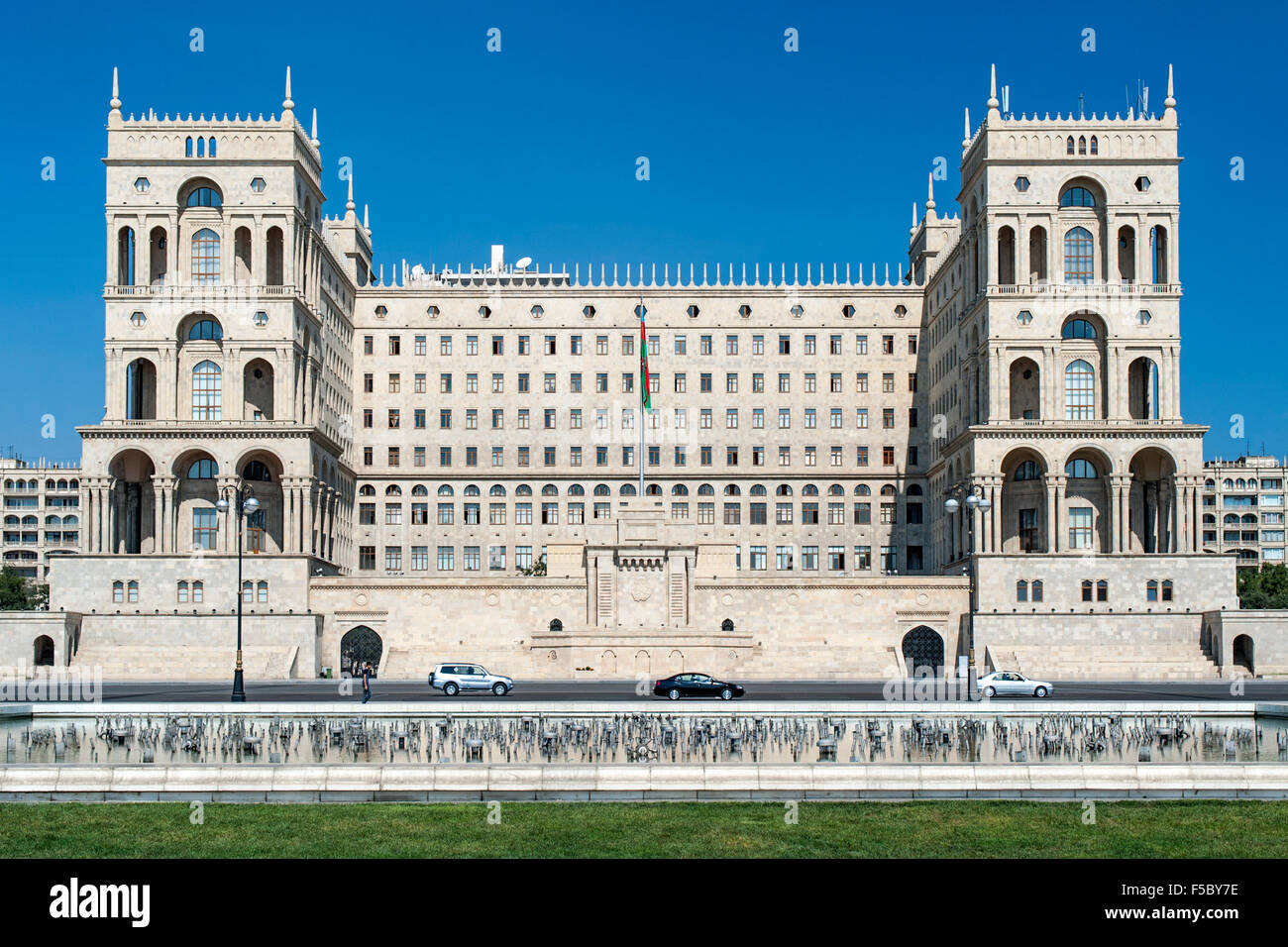 Le bâtiment du gouvernement à la Chambre sur Neftcilar Avenue à Bakou, la capitale de l'Azerbaïdjan. Banque D'Images