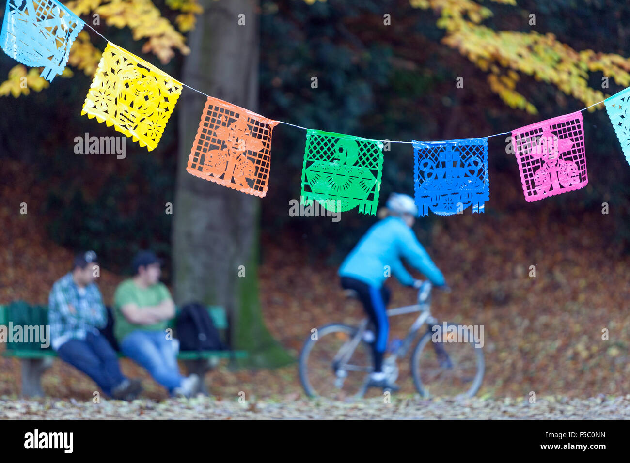 Conception de papier perforé les murs sur dia de los Muertos, Prague, République Tchèque Banque D'Images