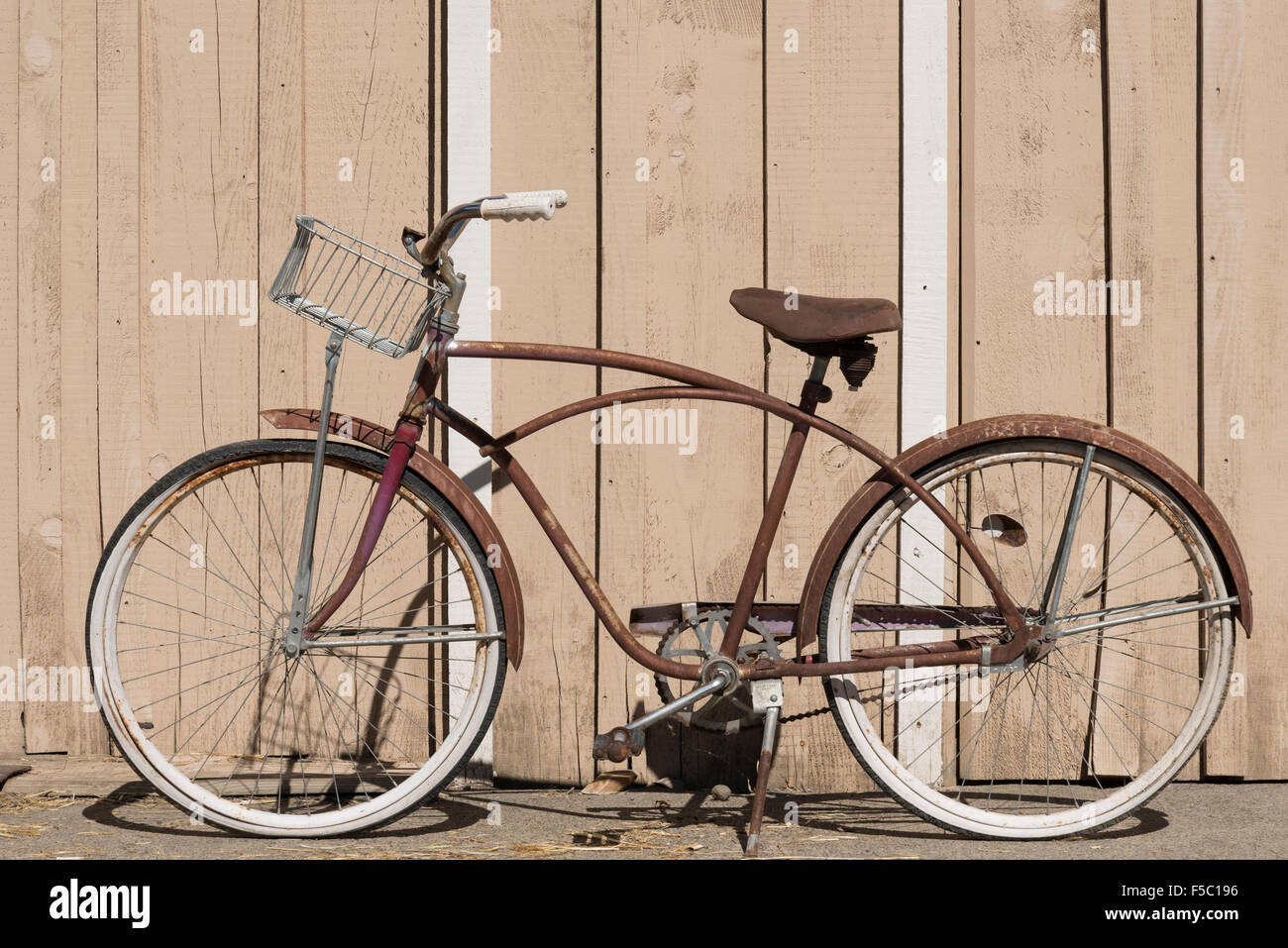 Vieux vélo à Dayville Dayville, Mercantile, l'Est de l'Oregon. Banque D'Images