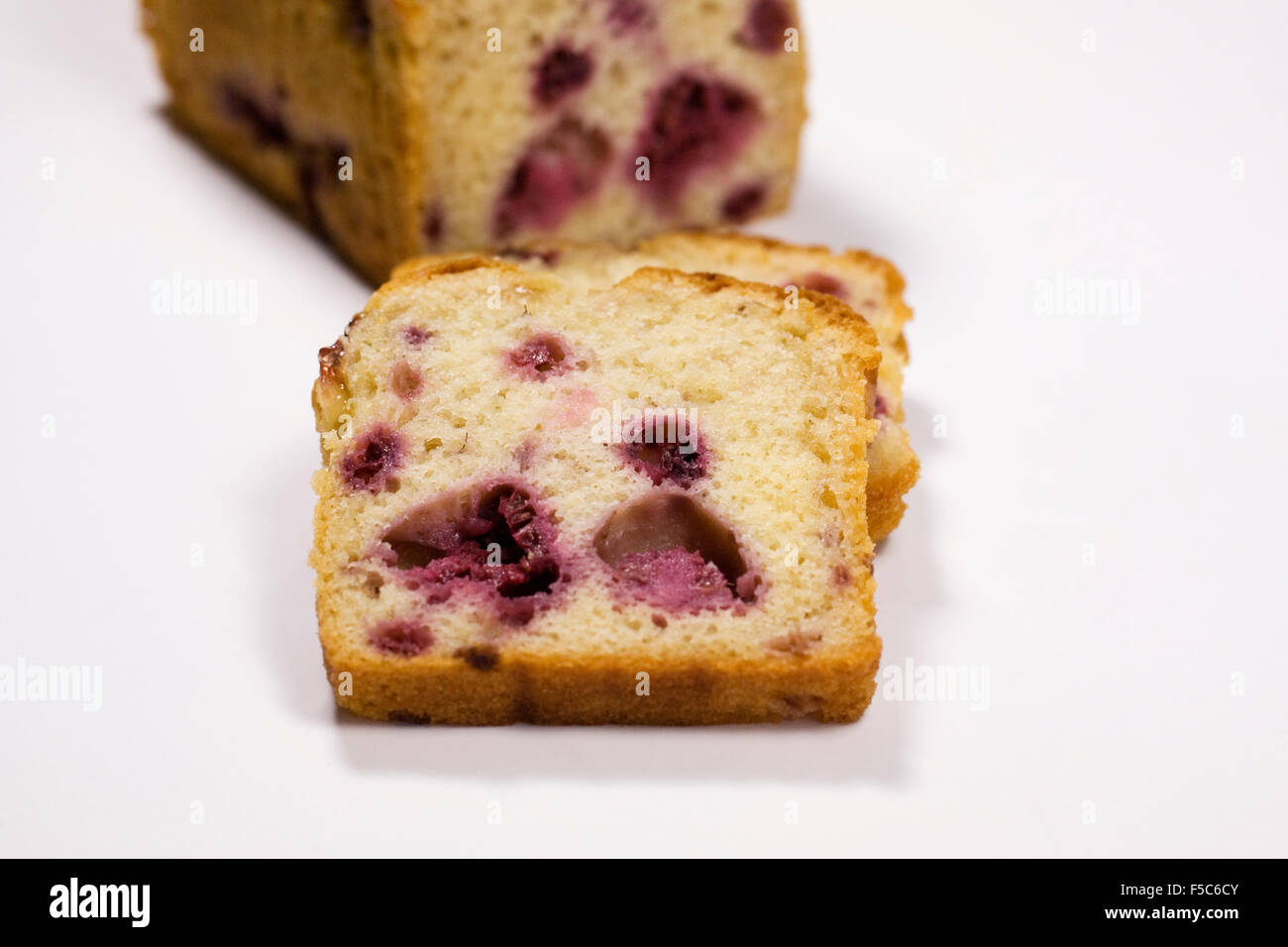 La framboise fait maison et pain au citron gâteau. Banque D'Images