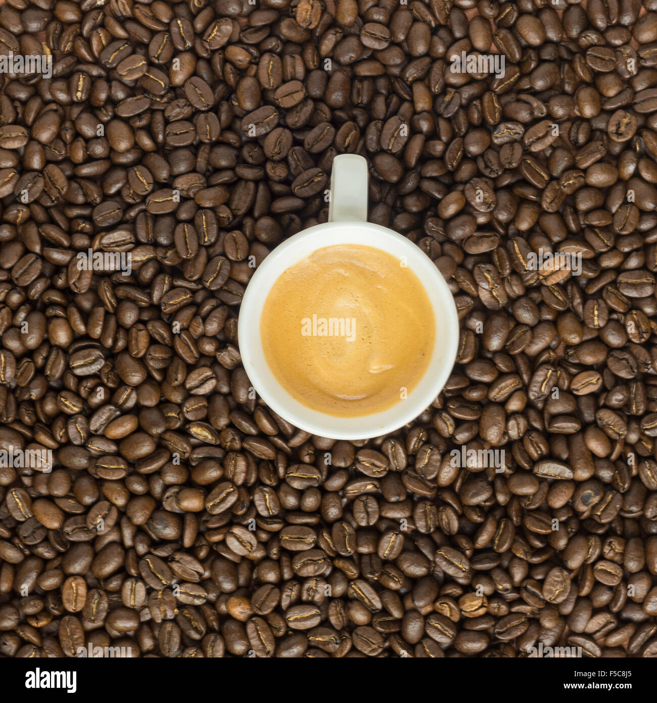 Vue aérienne de l'espresso café en grains de café torréfié Banque D'Images