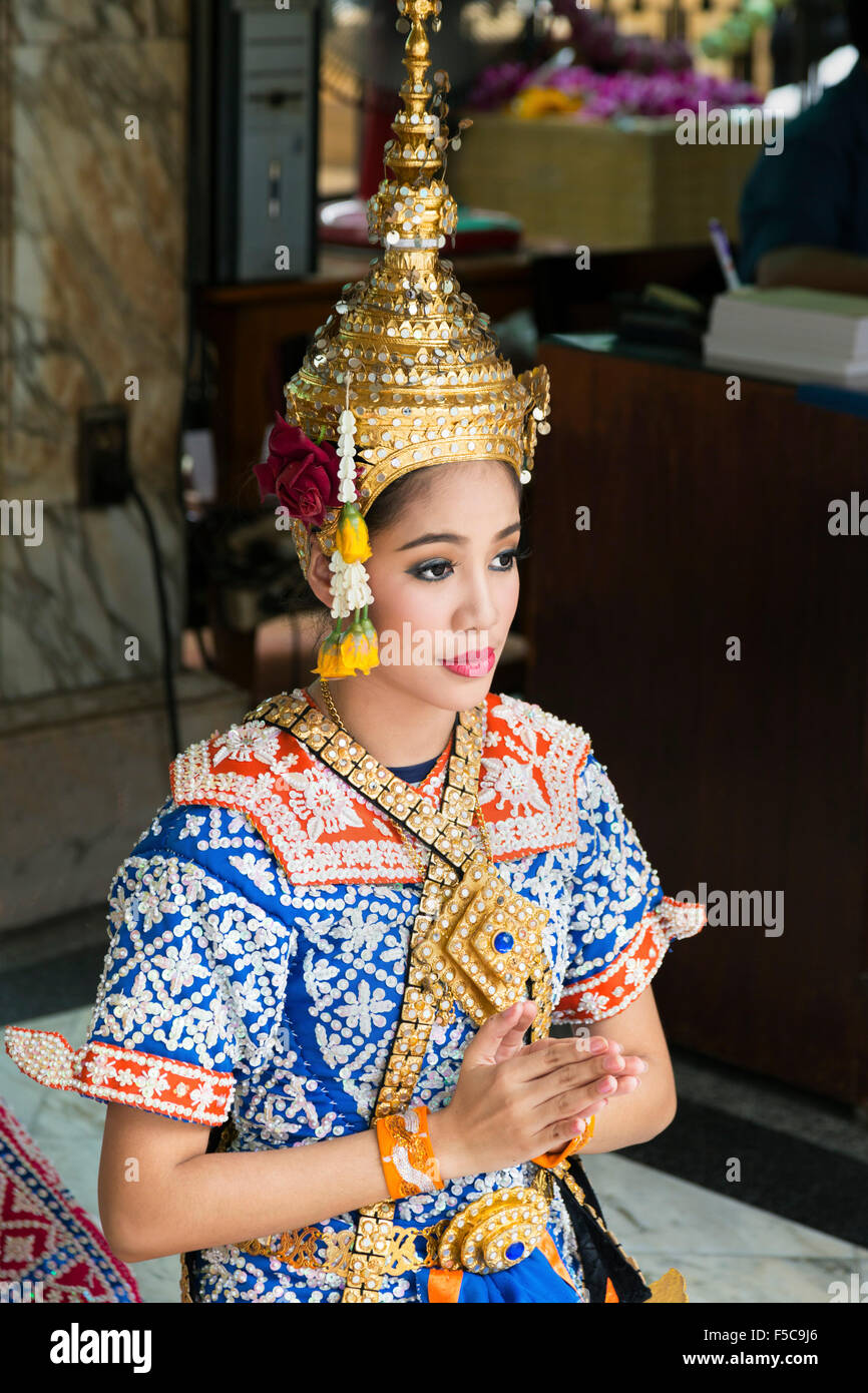 Danseur thaïlandais à Erewan culte, Ratchadaphisek, Bangkok, Thaïlande Banque D'Images