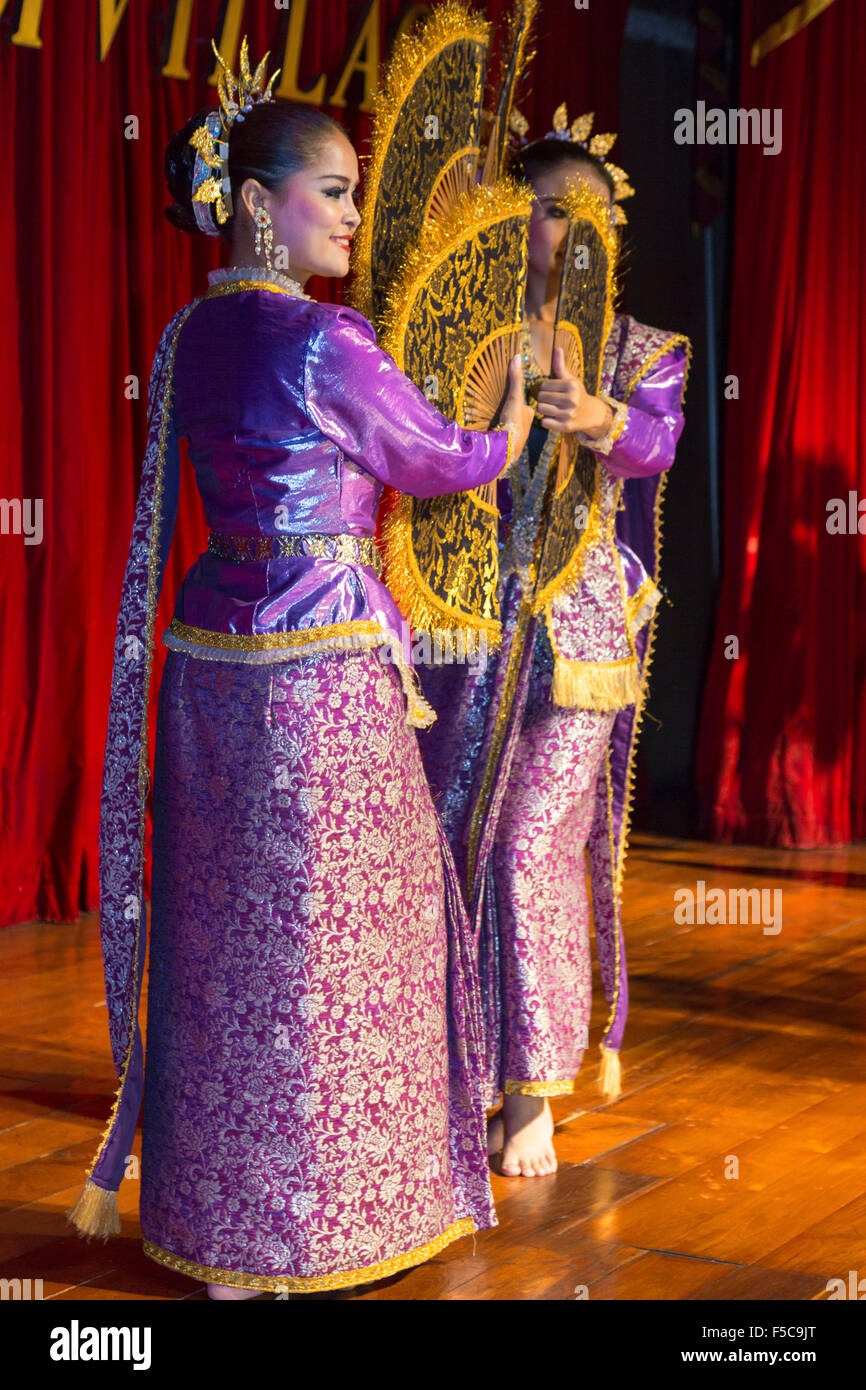 Danseurs thaïlandais au spectacle culturel à Bangkok, Thaïlande Banque D'Images