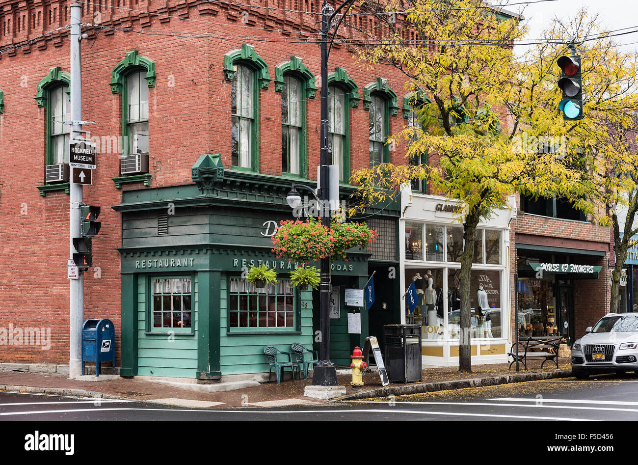 Boutiques de la ville de Corning, Steuben County, New York, USA Banque D'Images