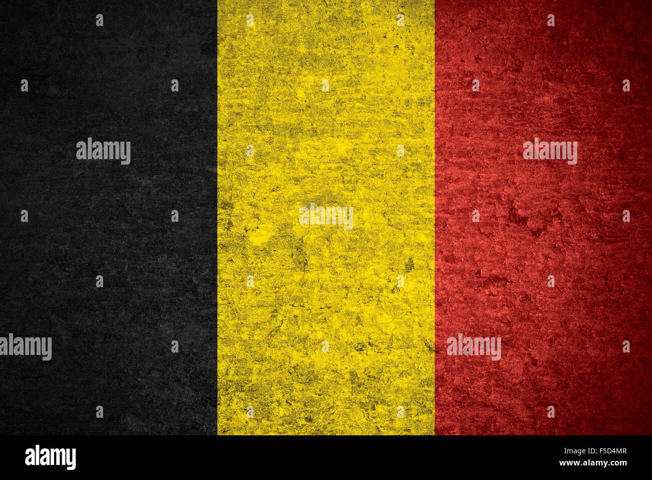 Pavillon de la Belgique ou bannière belge sur de vieux metal texture background Banque D'Images Pavillon de la Belgique ou bannière belge sur de vieux metal texture background Banque D'Images