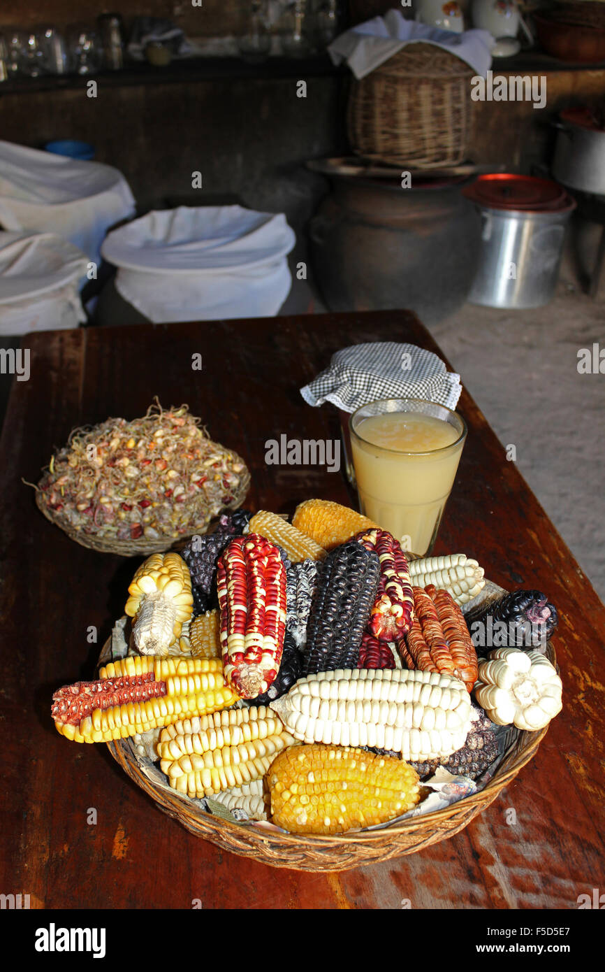 La chicha - un sud-américain ou non-fermenté boisson fermentée dérivés du maïs (maïs) Banque D'Images