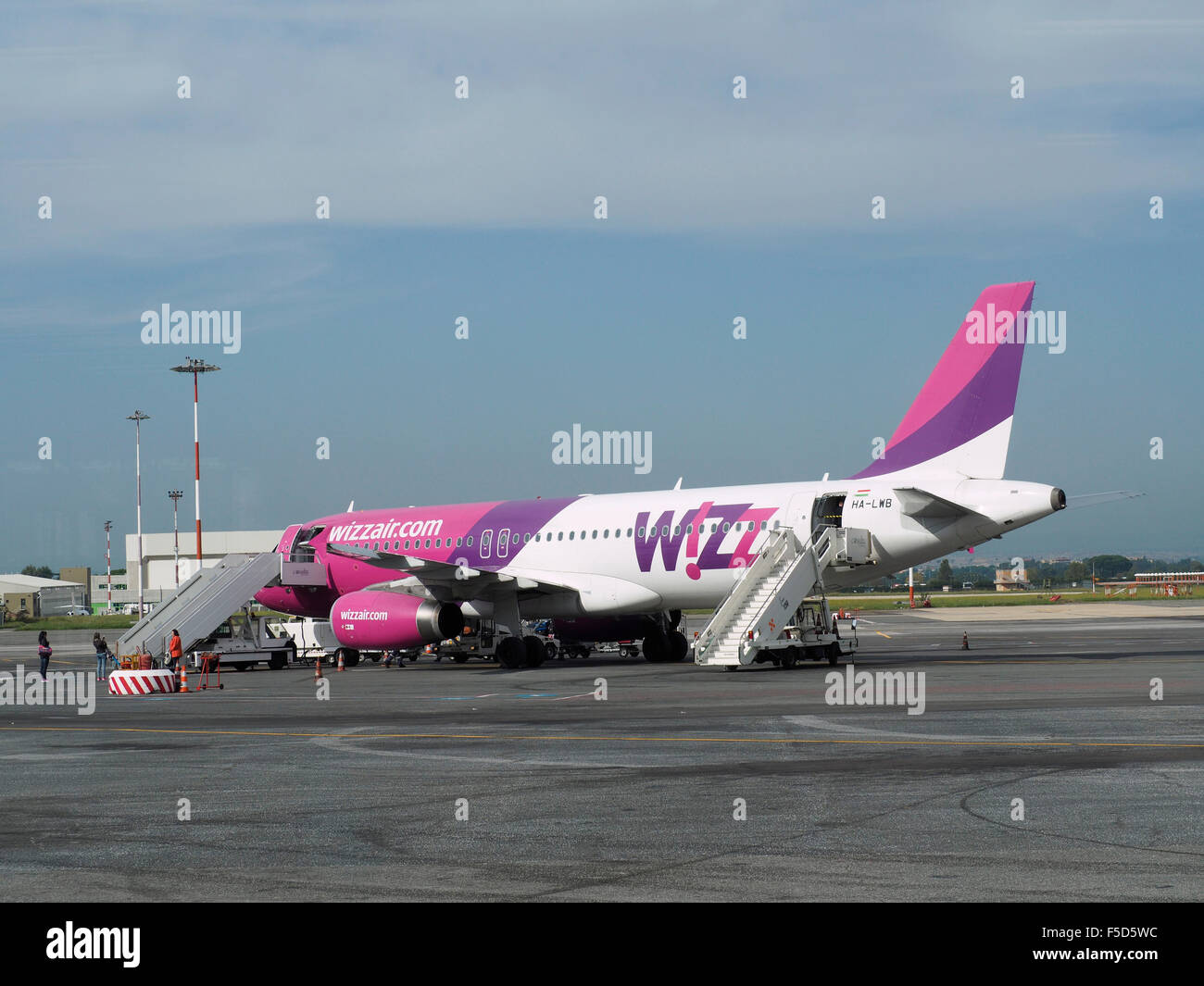 Wizzair passenger jet à l'aéroport de Ciampino à Rome, Italie Banque D'Images