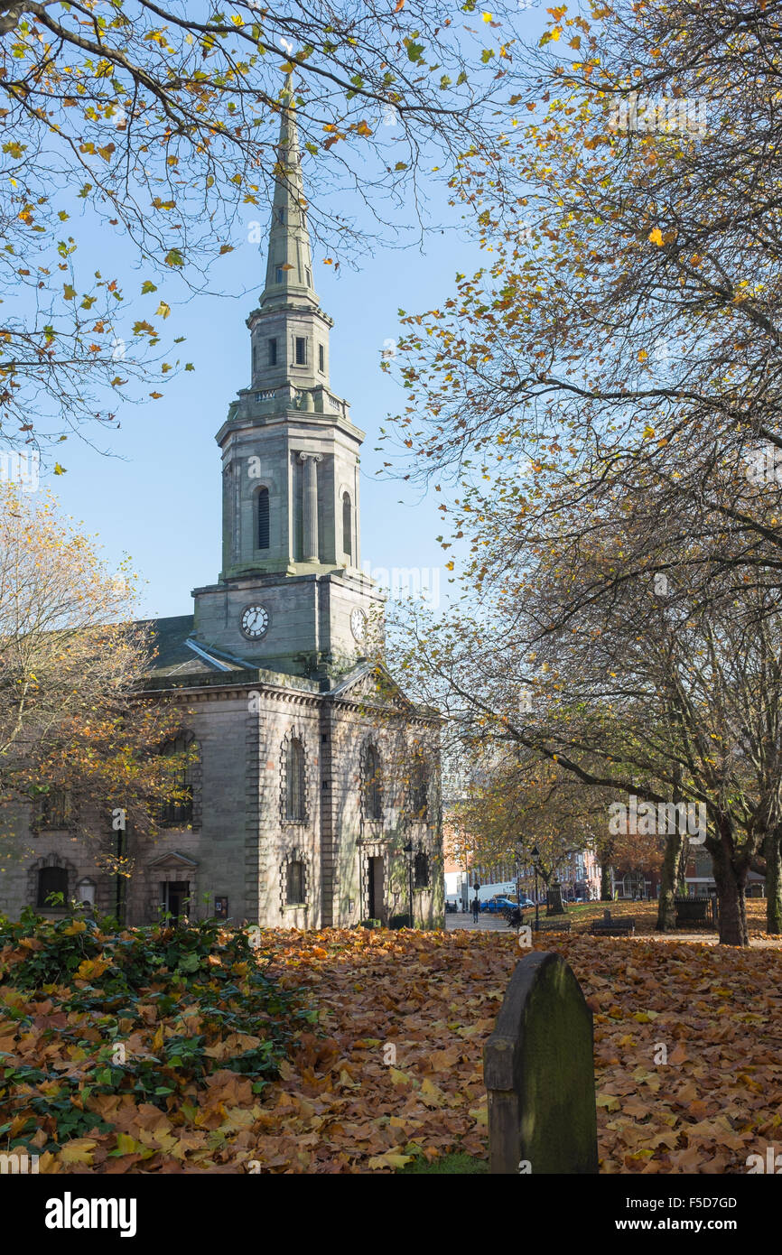L'église St Paul à St Paul's Square dans le district de Hockley Birmingham sur une journée ensoleillée d'automne Banque D'Images