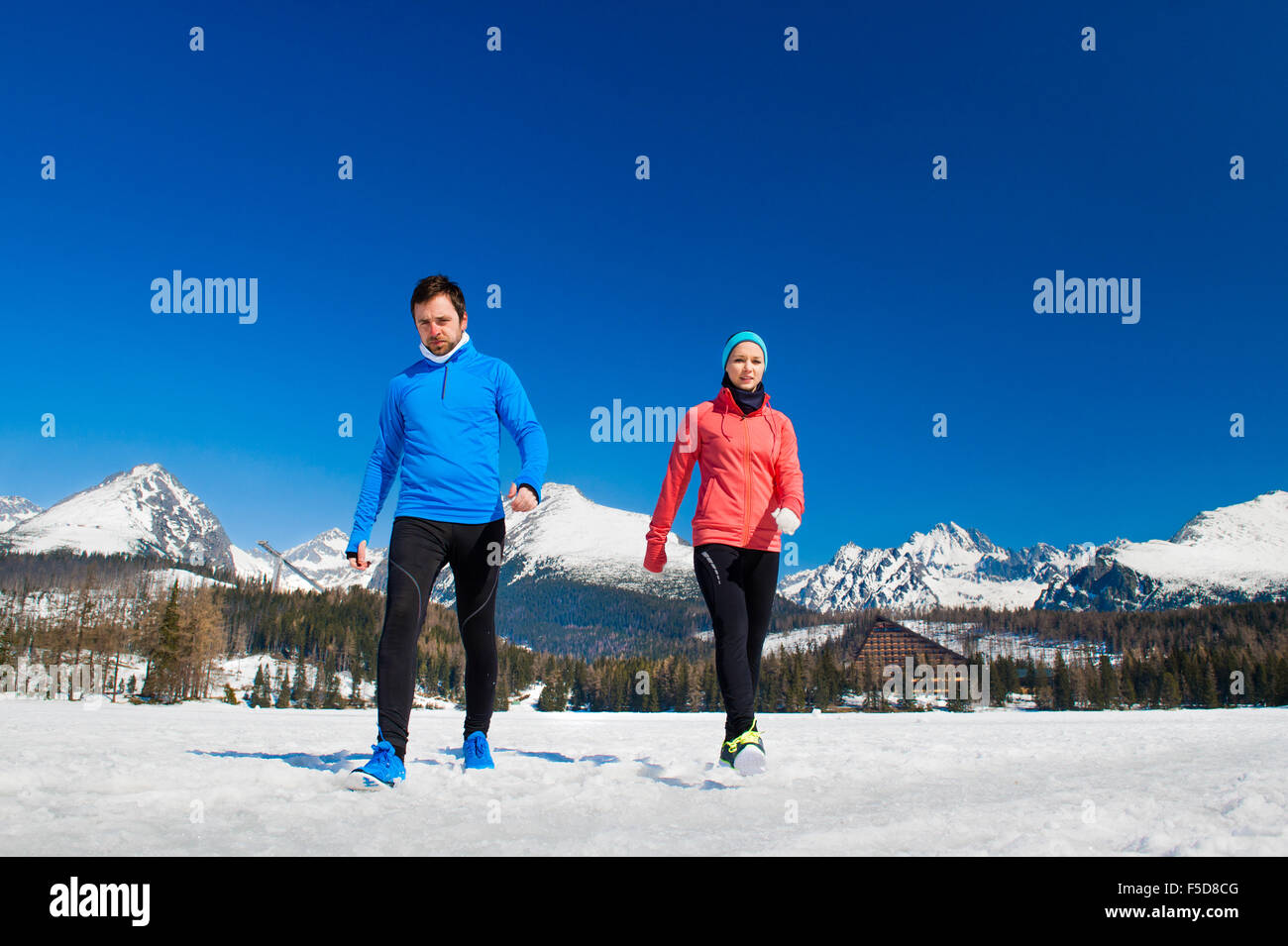 Jeune couple jogging Banque D'Images
