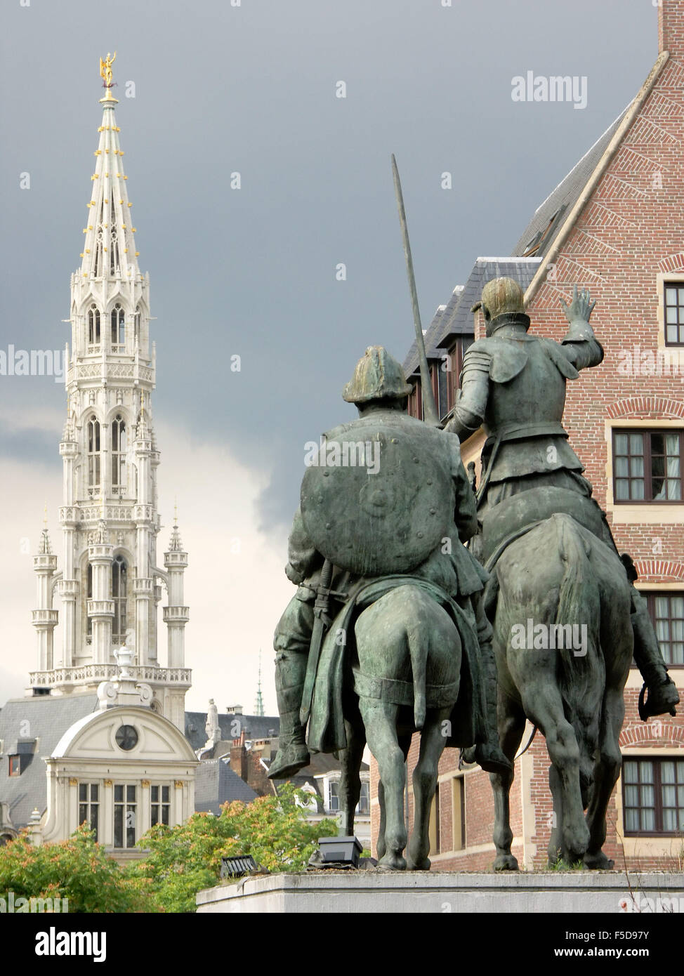 Don Quichotte à Bruxelles, dans l'arrière-plan, la grand-place Banque D'Images