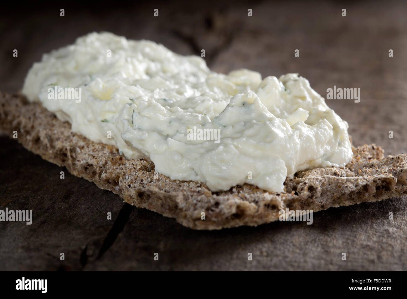 Croustillant de fromage crème glacée faite à l'oignon et l'aneth Banque D'Images