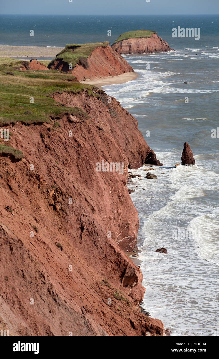 Falaises de grès rouge, l'Île Boudreau, îles de la Madeleine, Québec, Canada Banque D'Images