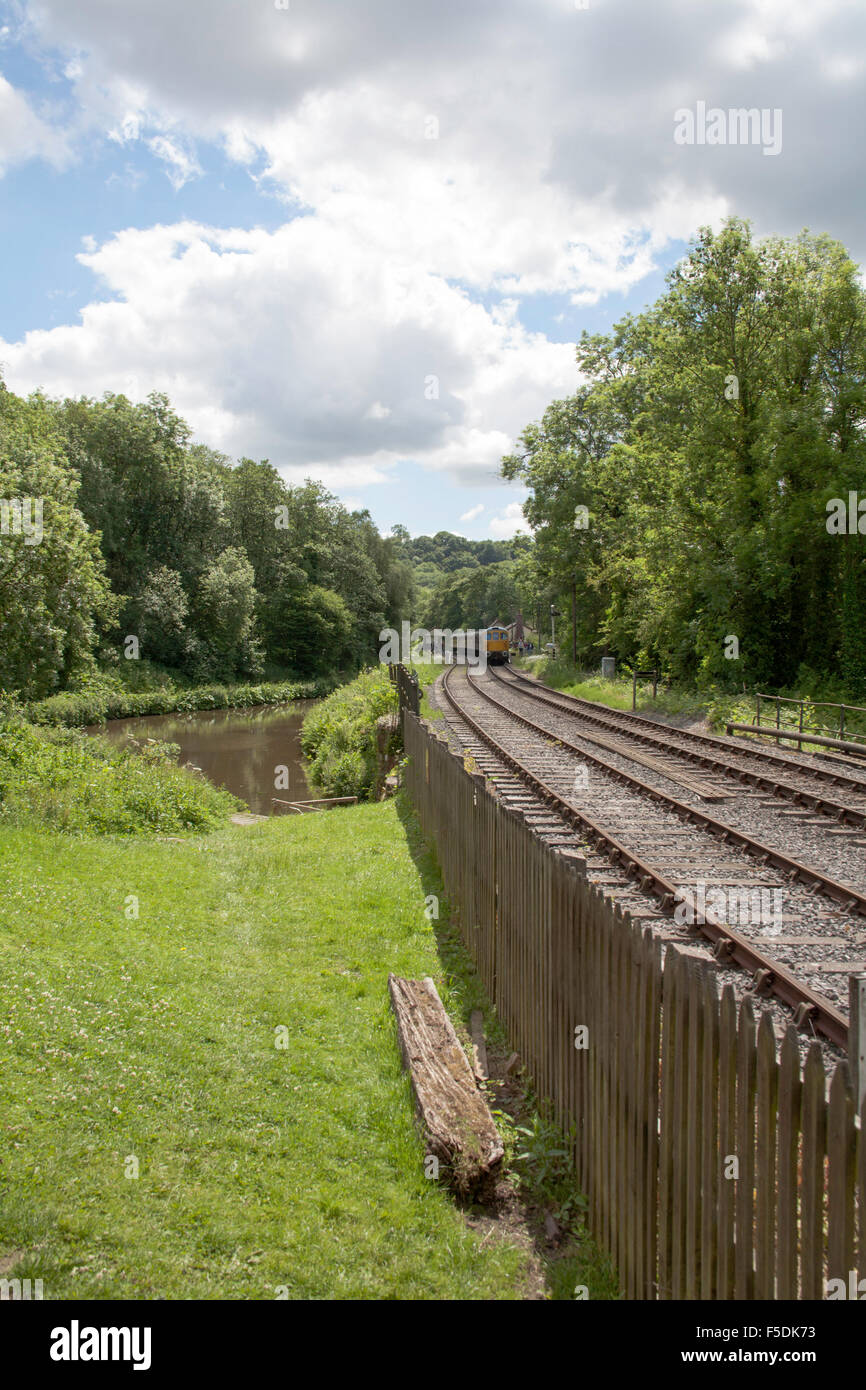 British Railways Class 33 Sophie Locomotive à Consall sur la station de chemin de fer de la vallée d'Churnet Staffordshire England Banque D'Images