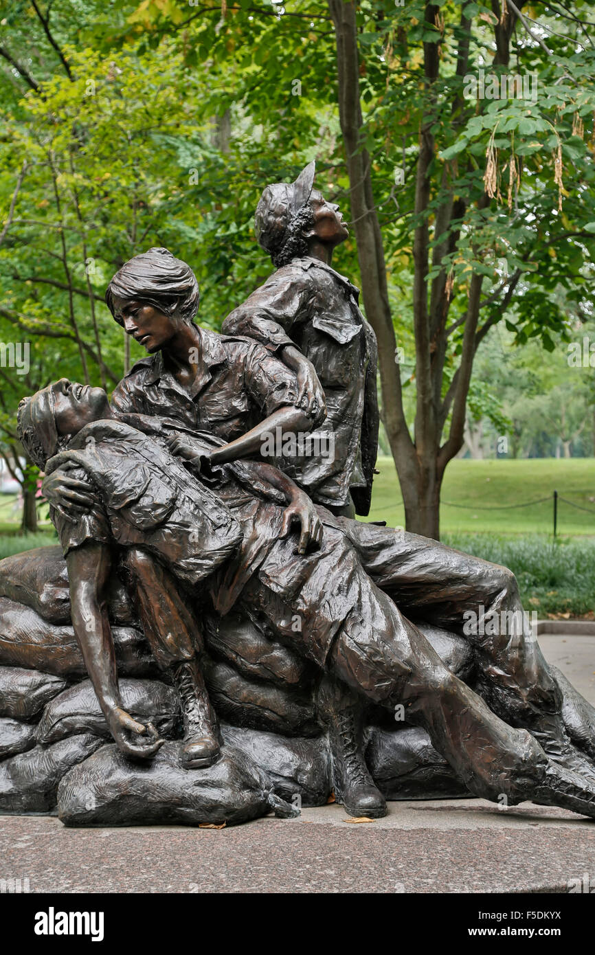 Le Vietnam Women's Memorial statue (Glenna Goodacre, sculpteur), Vietnam Veterans Memorial, Washington, District de Columbia USA Banque D'Images