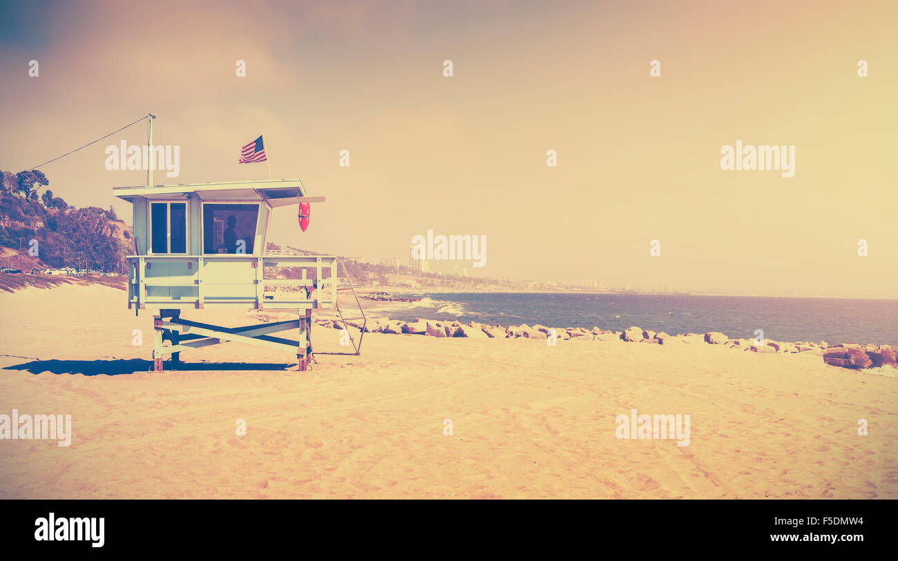 Vieux film stylisé rétro lifeguard tower, Santa Monica, USA. Banque D'Images