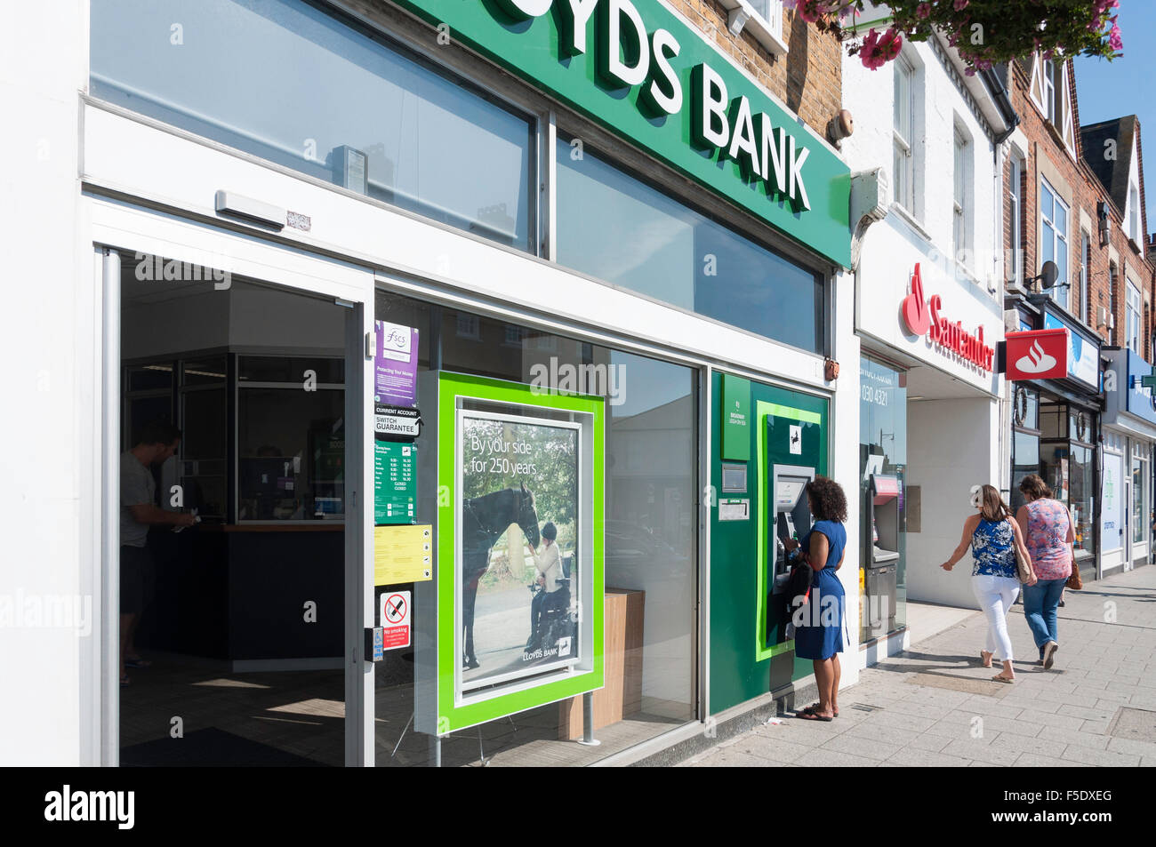 Les banques Lloyds et Santander, Broadway, Leigh-on-Sea, Essex, Angleterre, Royaume-Uni Banque D'Images