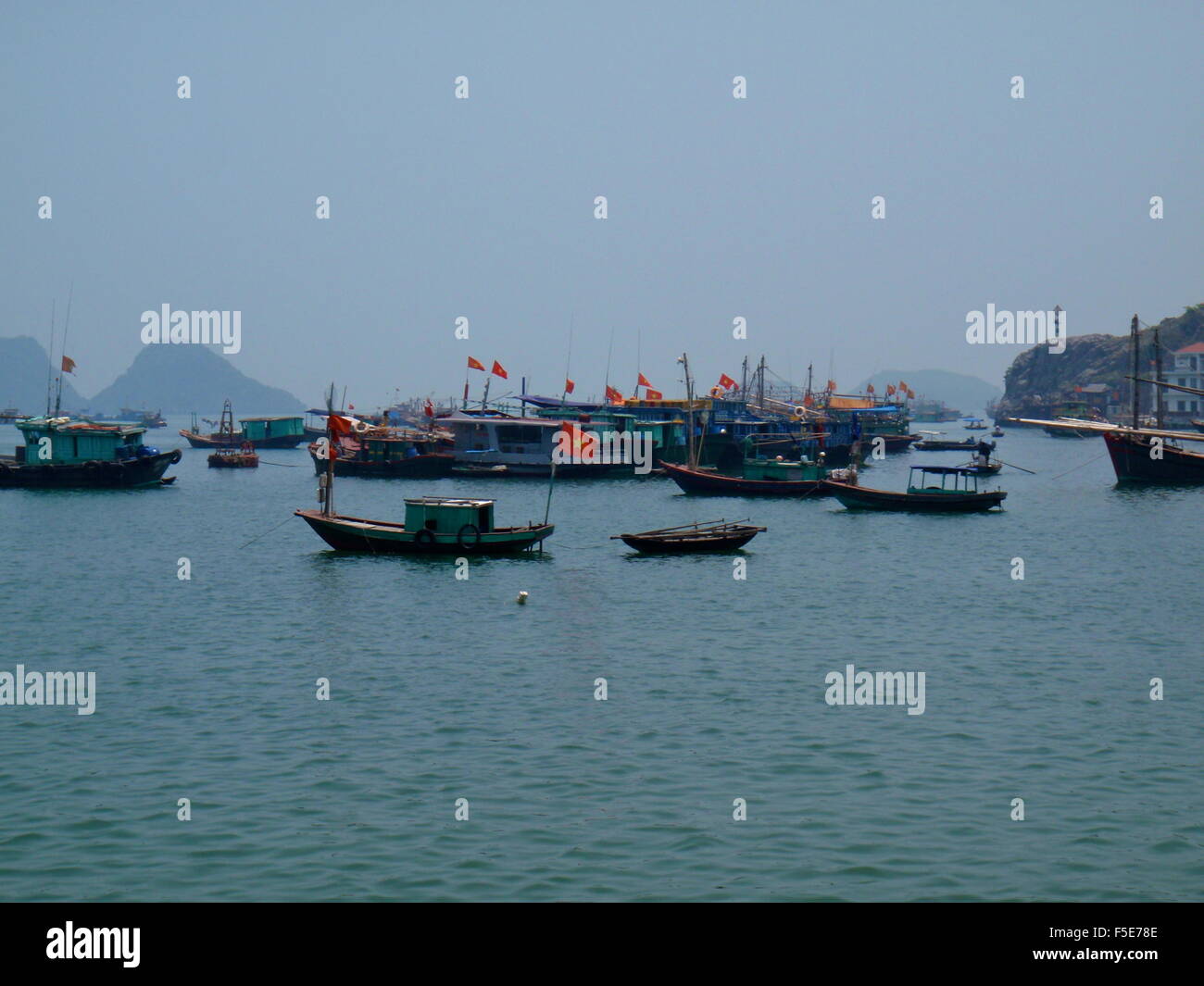 Paysage pittoresque sur la mer. La baie d'Ha Long, Vietnam Banque D'Images
