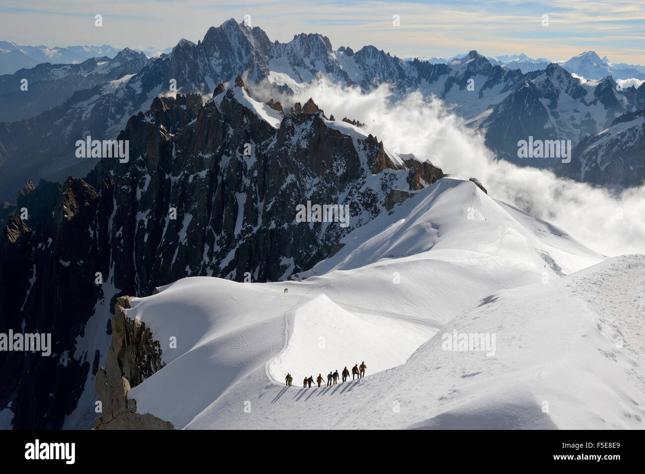 Les alpinistes et grimpeurs, Aiguille du Midi, Massif du Mont Blanc, Chamonix, Haute Savoie, Alpes, France, Europe Banque D'Images