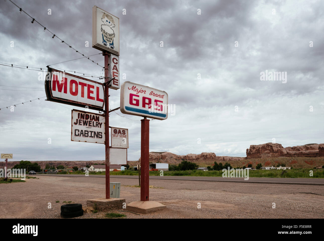 Motel et station d'essence sur l'autoroute 163, de l'Utah, États-Unis d'Amérique, Amérique du Nord Banque D'Images