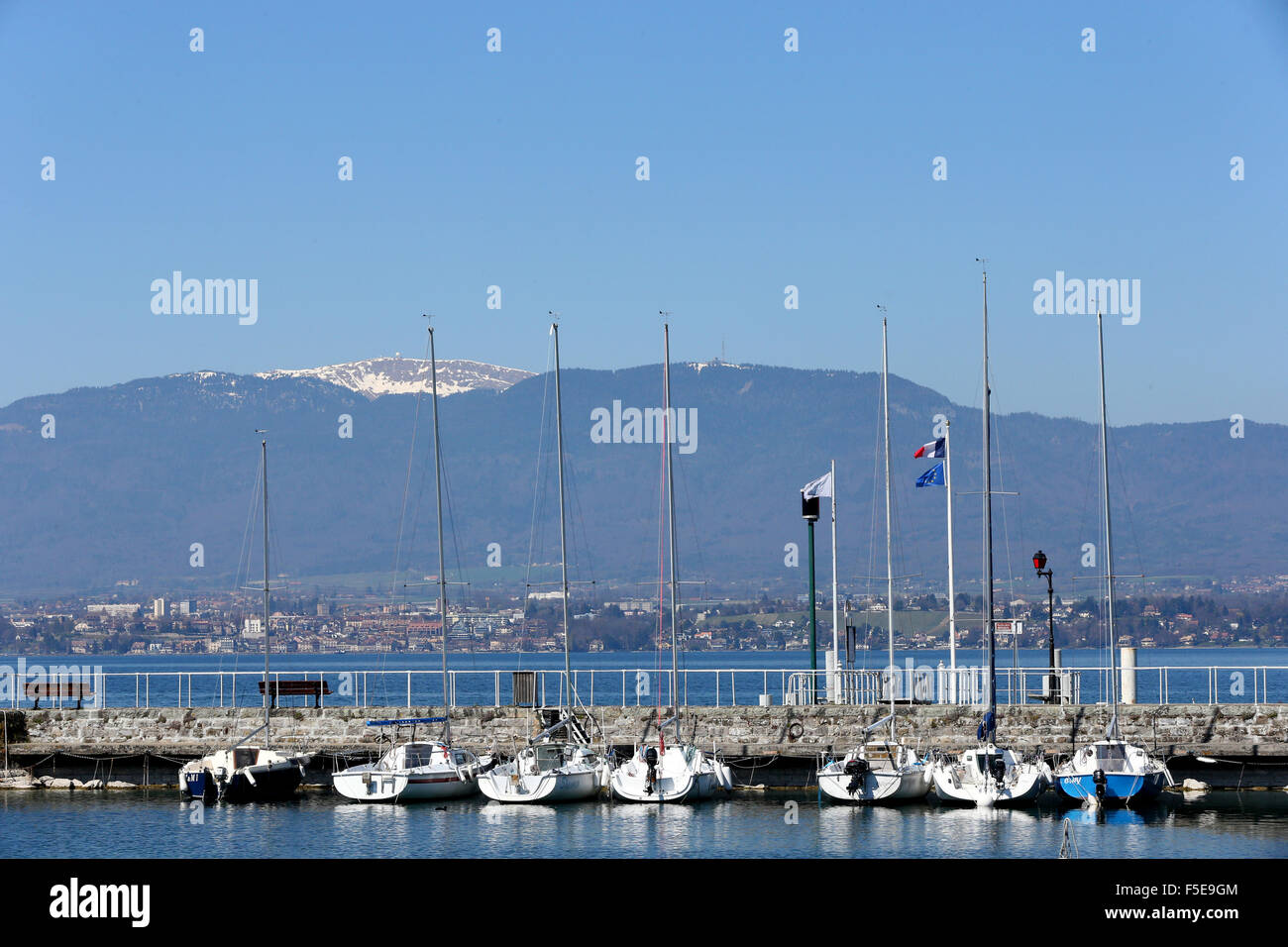 Voilier de plaisance, Nernier sur le Lac Léman, Haute-Savoie, France, Europe Banque D'Images