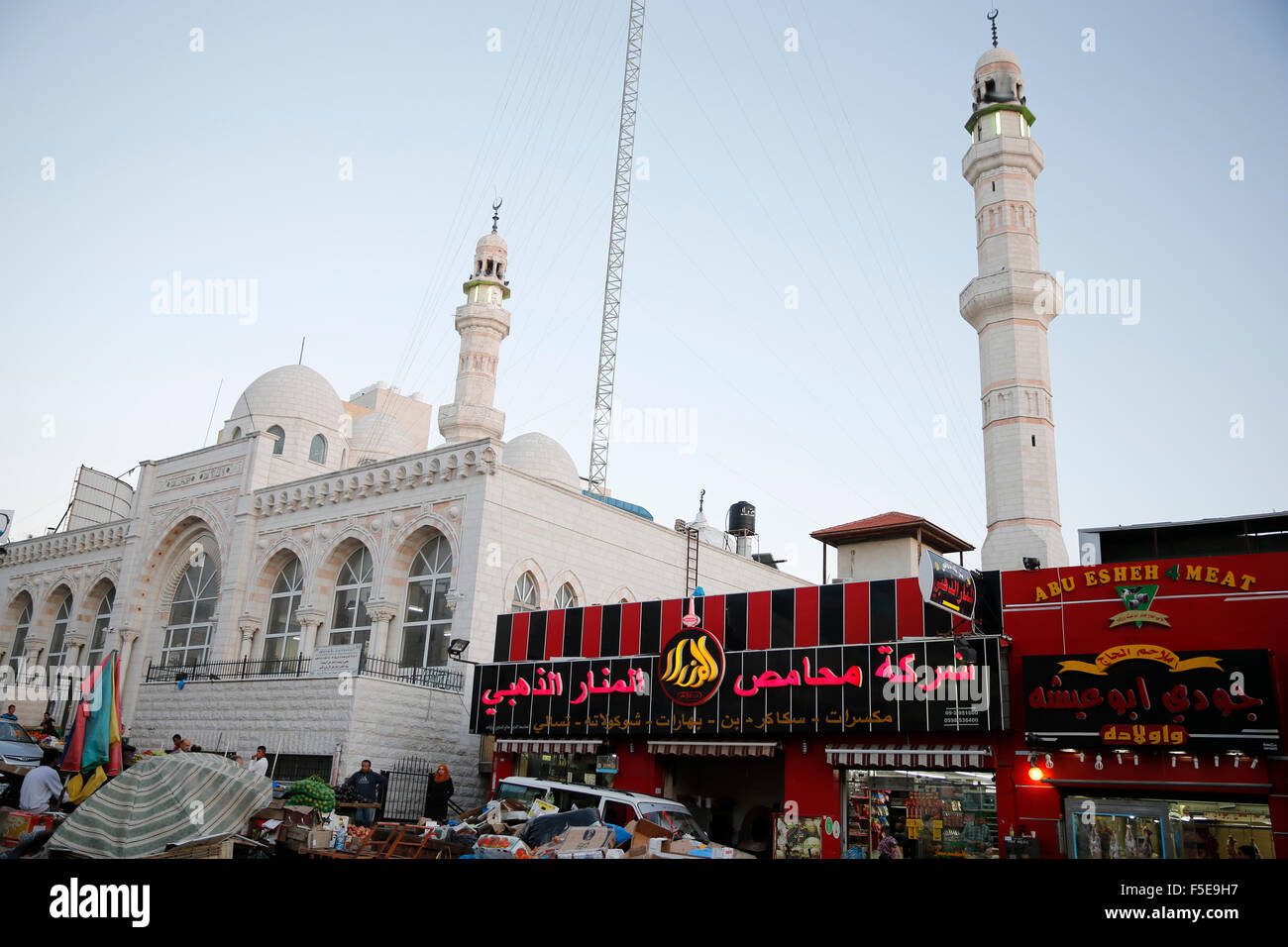 Mosquée centrale de Ramallah et de marché, les territoires palestiniens, au Moyen-Orient Banque D'Images