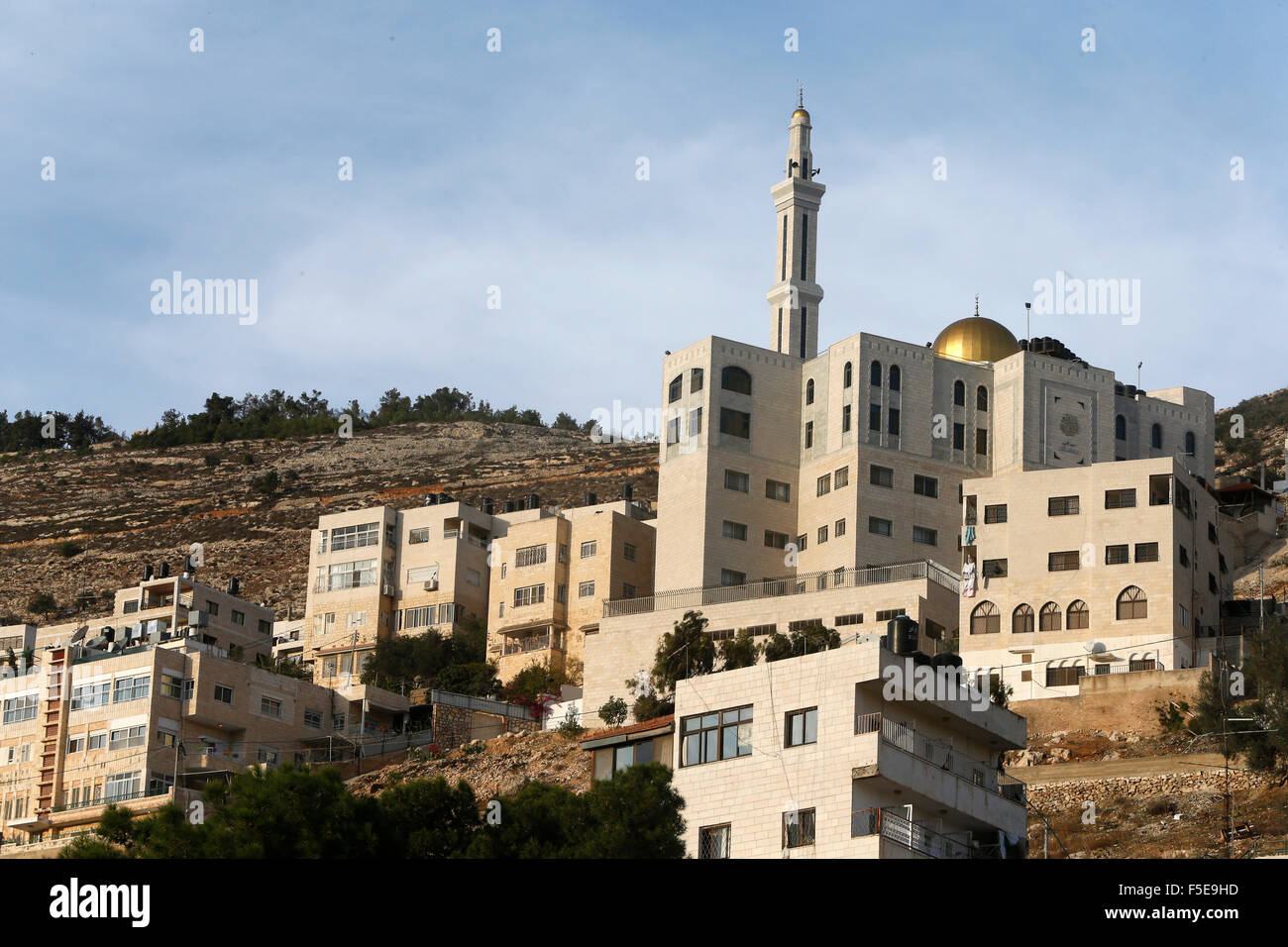 Mosquée et des bâtiments de la ville de Naplouse, en Cisjordanie, dans les territoires palestiniens, au Moyen-Orient Banque D'Images