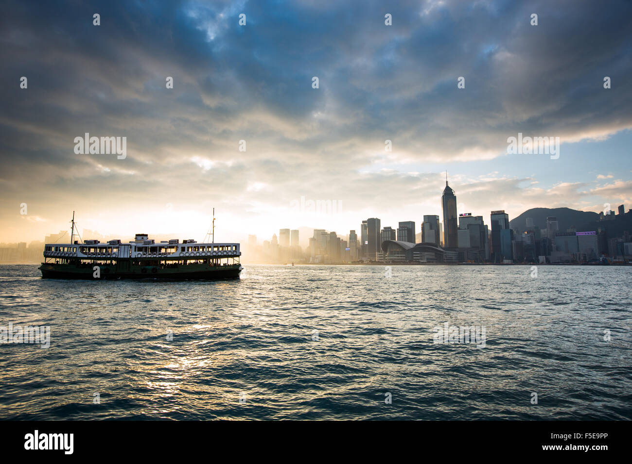 Horizon de Hong Kong avec Star Ferry, Hong Kong, Chine, Asie Banque D'Images