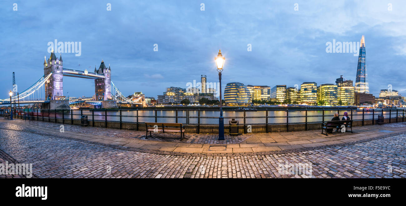 Le Tower Bridge et le fragment, Angleterre, Royaume-Uni, Europe Banque D'Images